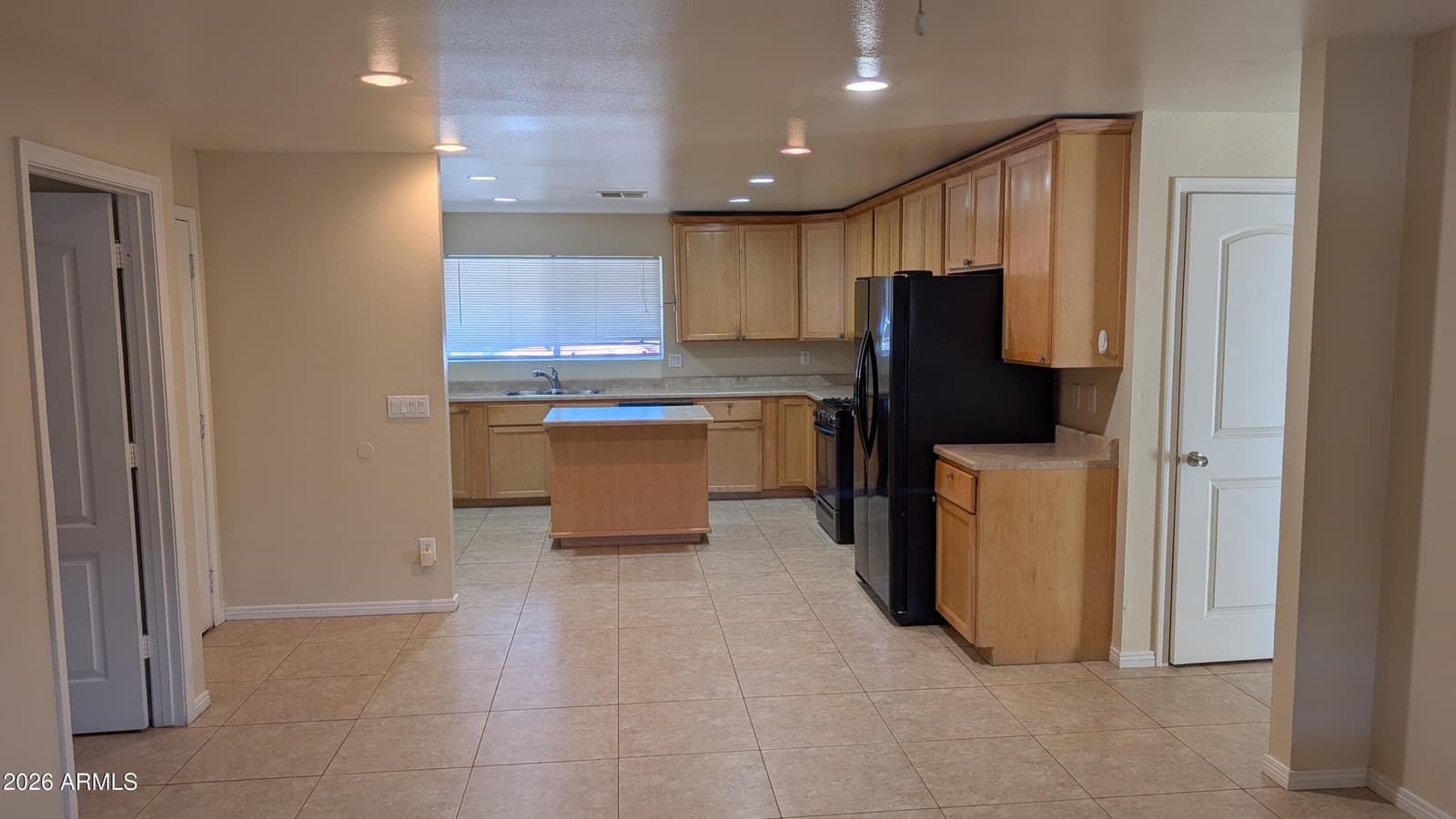 2929 E EBERLE Lane, Phoenix, AZ 85032 — photo 3 of 15
