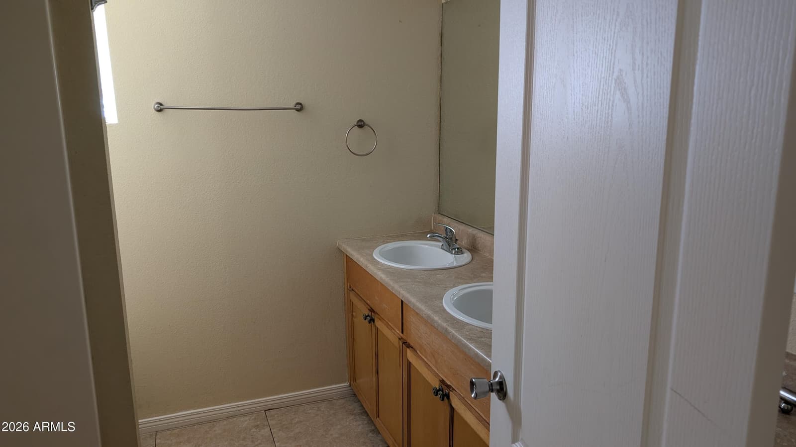 2929 E EBERLE Lane, Phoenix, AZ 85032 — photo 7 of 15