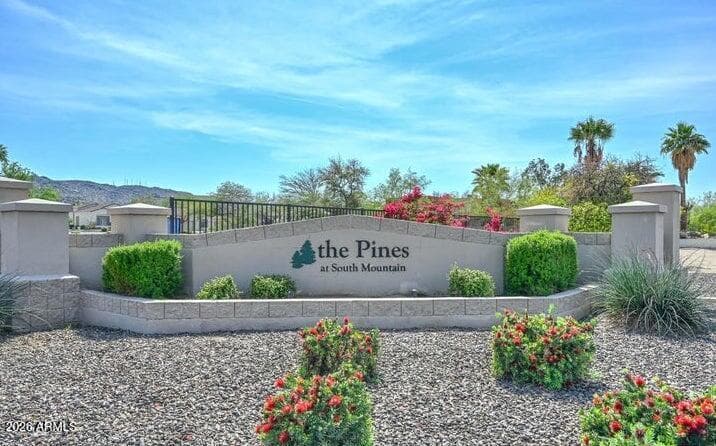 2116 E BEAUTIFUL Lane, Phoenix, AZ 85042 — photo 4 of 25