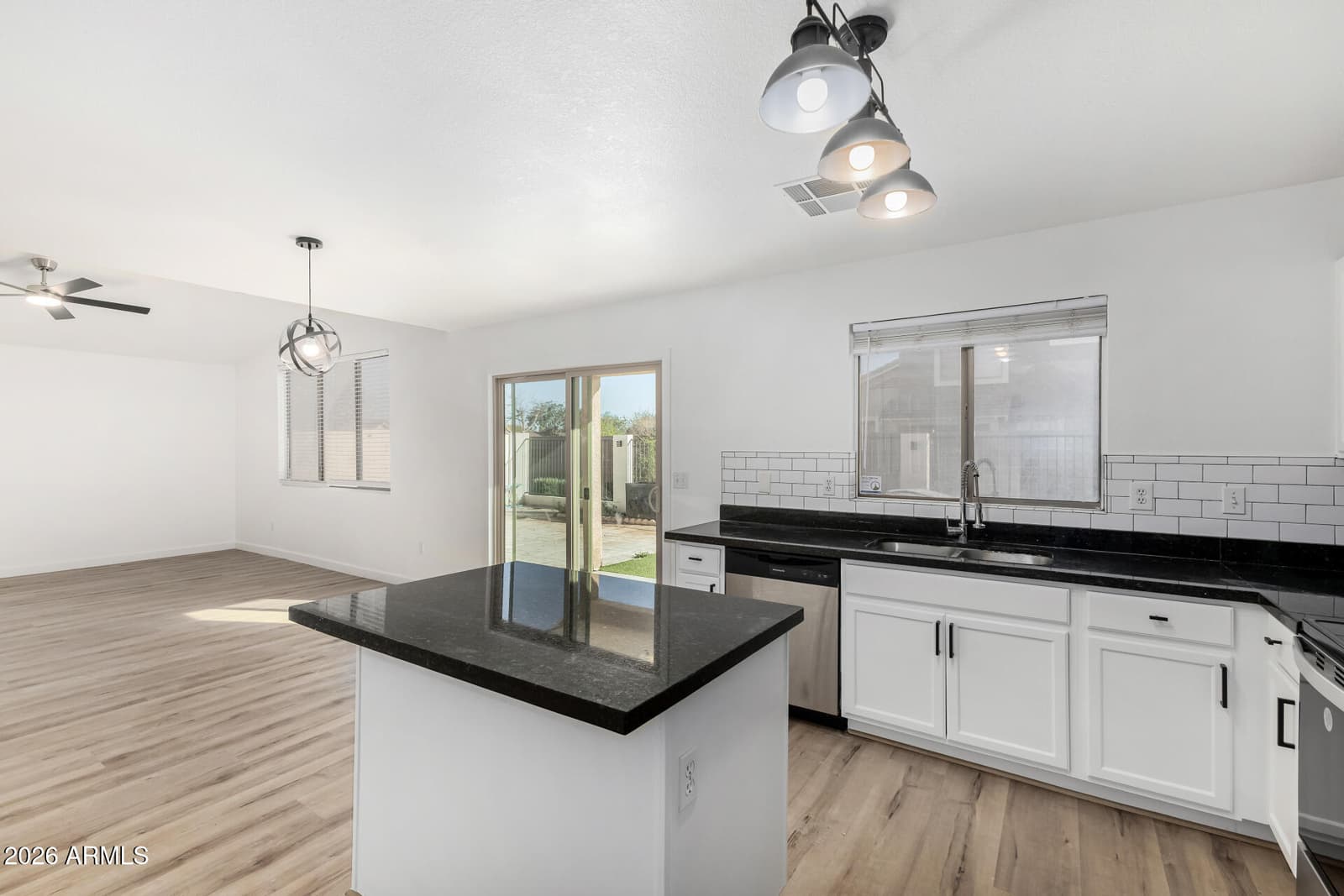 1190 S RED ROCK Court D, Gilbert, AZ 85296 — photo 12 of 27