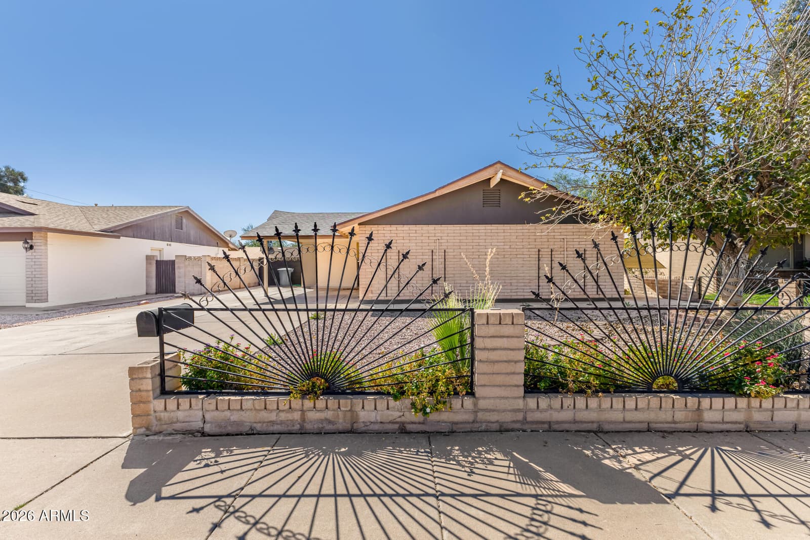 2537 E LA JOLLA Drive, Tempe, AZ 85282 — photo 1 of 39