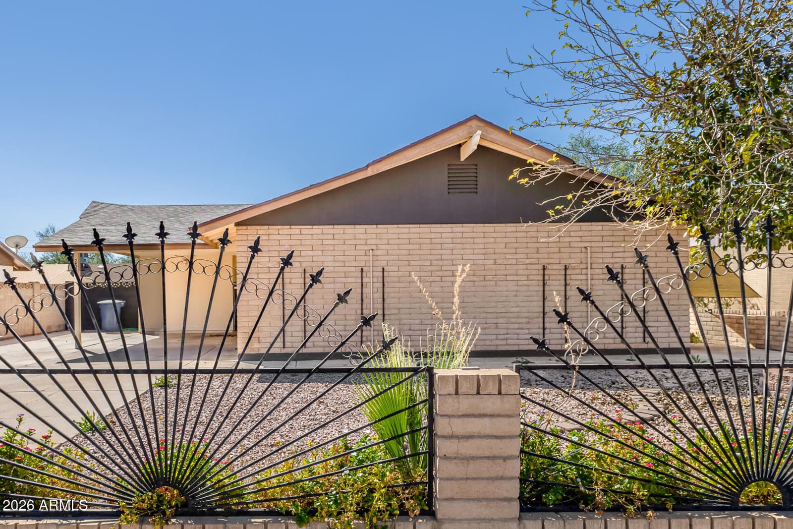 2537 E LA JOLLA Drive, Tempe, AZ 85282 — photo 5 of 39