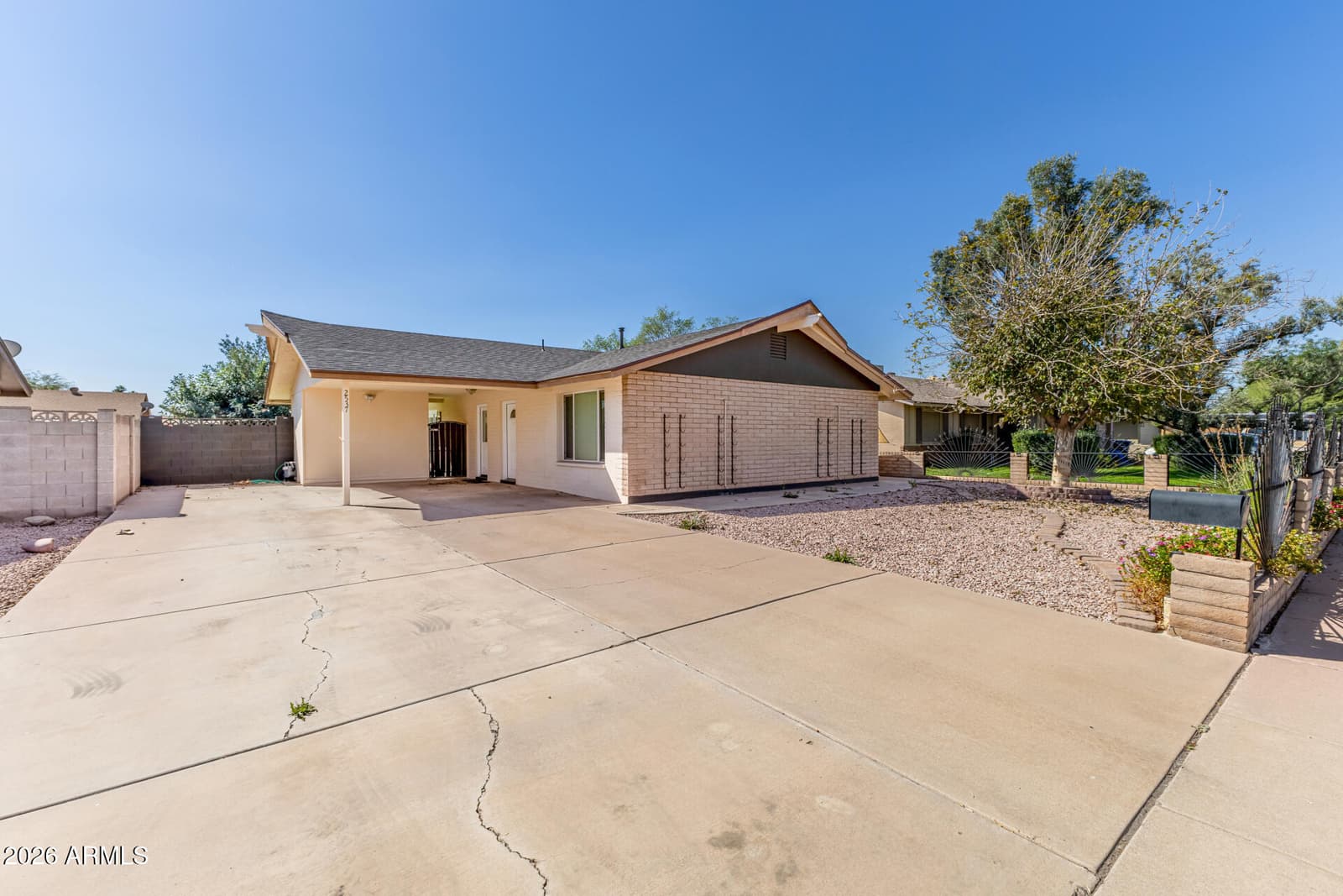 2537 E LA JOLLA Drive, Tempe, AZ 85282 — photo 6 of 39