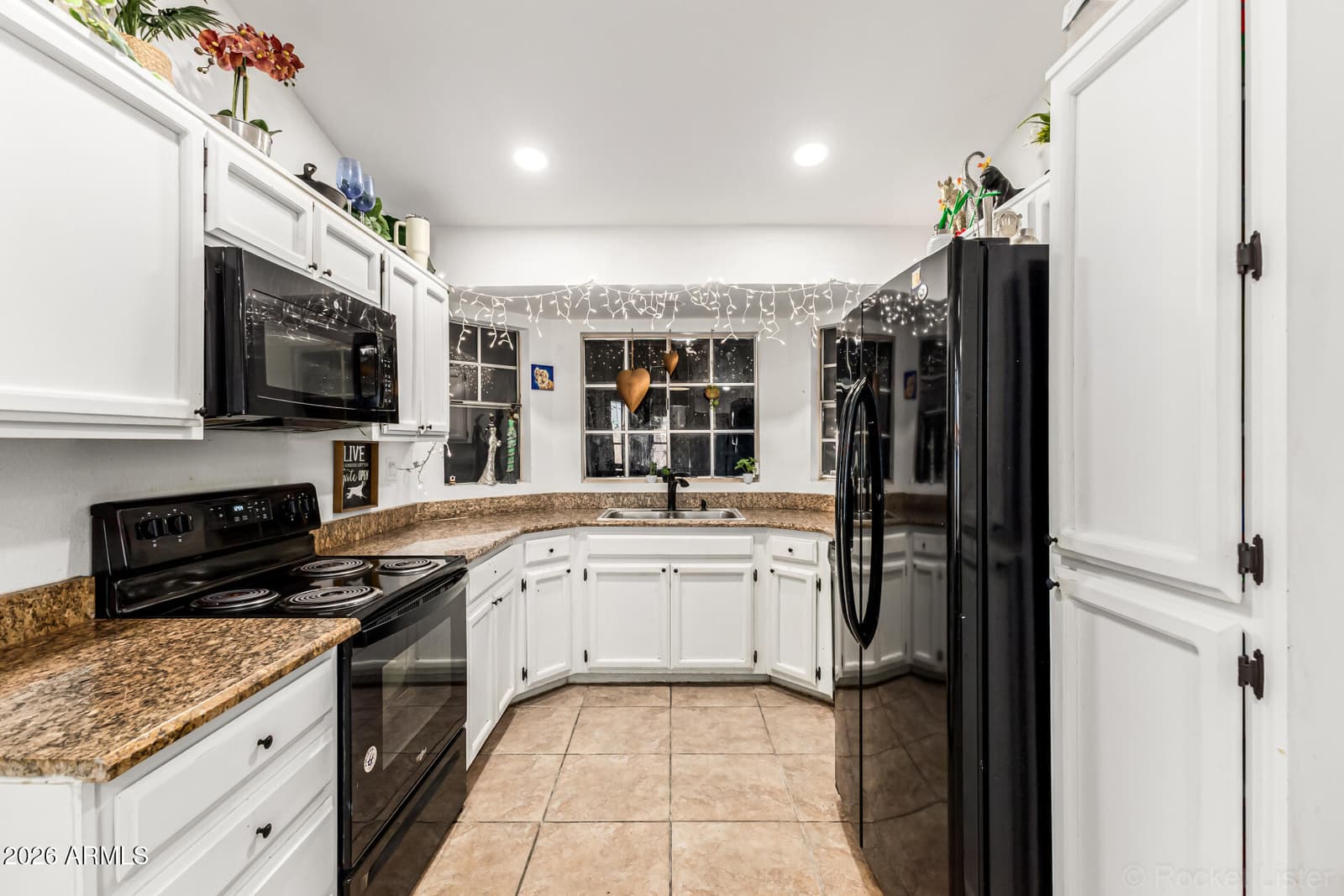 6530 W North Lane, Glendale, AZ 85302 — photo 1 of 27