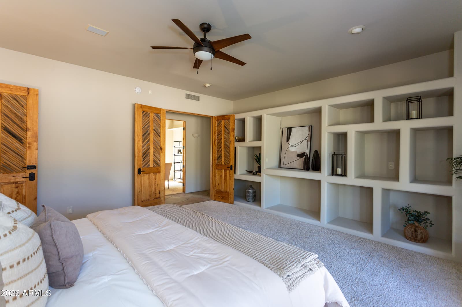 40777 N ECHO CANYON Drive, Cave Creek, AZ 85331 — photo 17 of 94