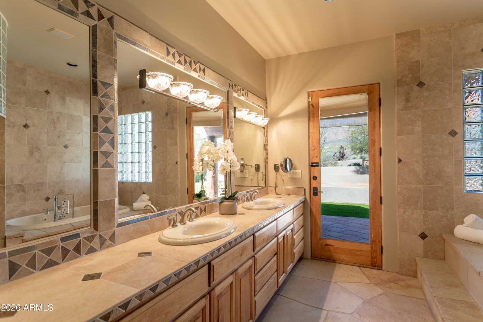 40777 N ECHO CANYON Drive, Cave Creek, AZ 85331 — photo 21 of 94