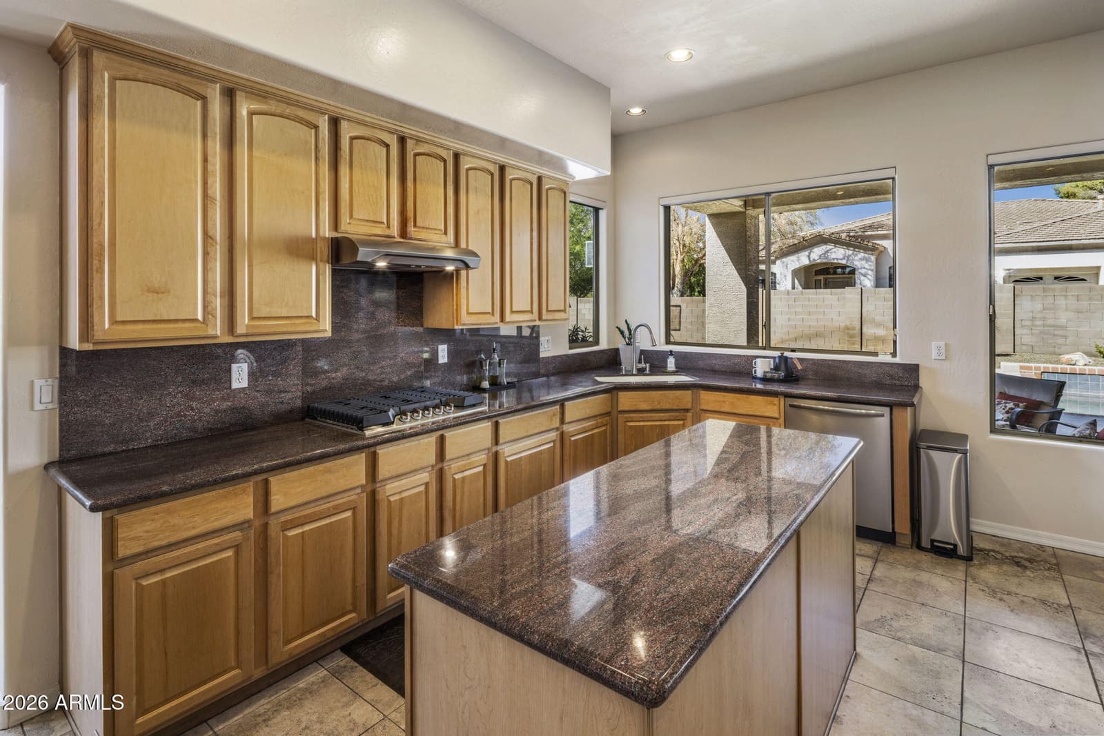 320 E MARYLAND Avenue, Phoenix, AZ 85012 — photo 8 of 41