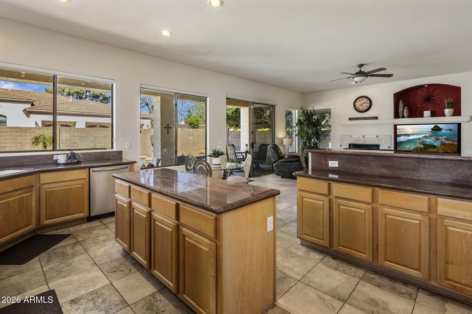 320 E MARYLAND Avenue, Phoenix, AZ 85012 — photo 10 of 41