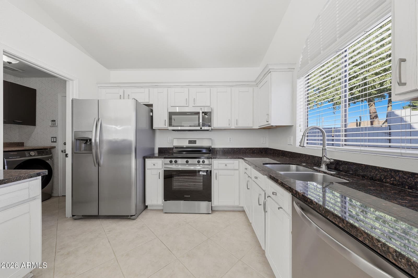 190 S LONGMORE Street, Chandler, AZ 85224 — photo 7 of 32