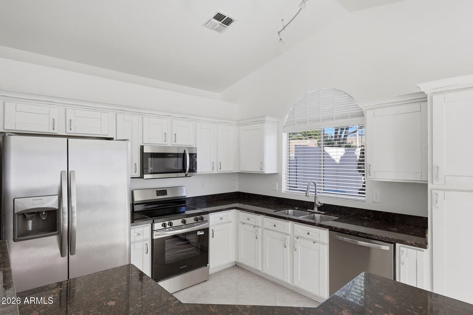 190 S LONGMORE Street, Chandler, AZ 85224 — photo 8 of 32