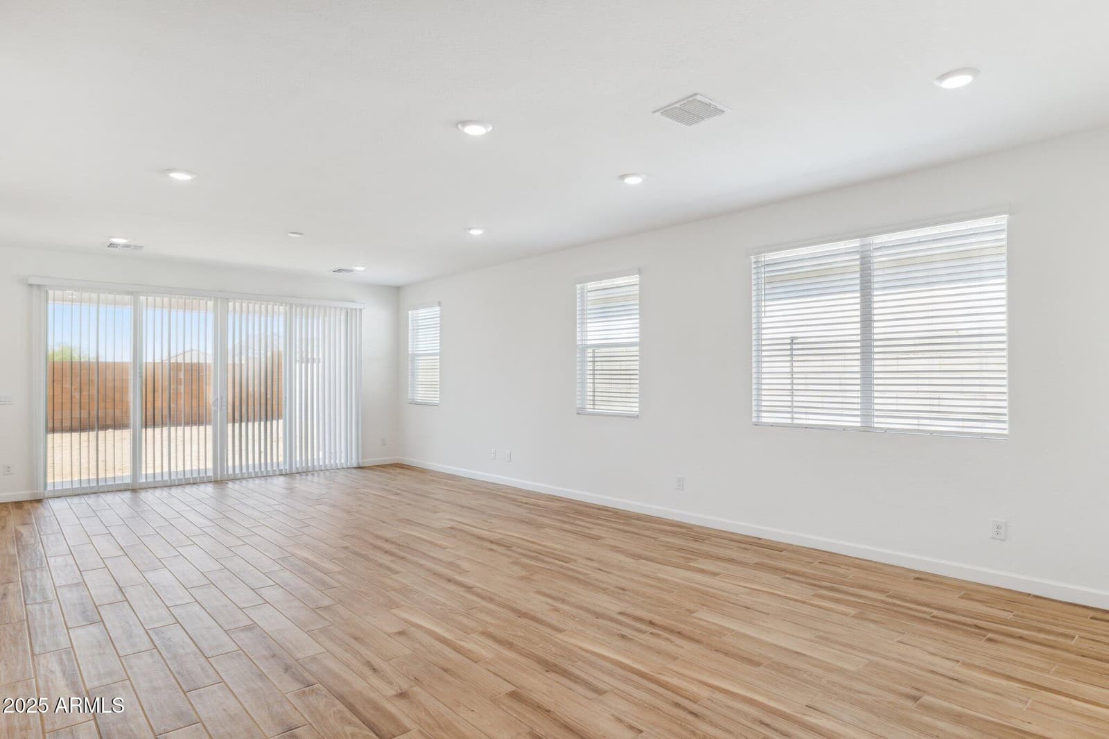 27365 N 69TH Lane, Peoria, AZ 85383 — photo 4 of 31