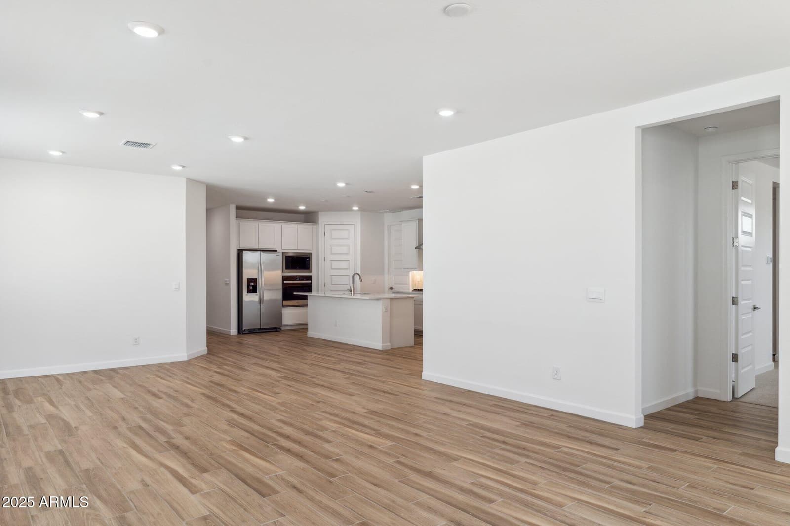 27365 N 69TH Lane, Peoria, AZ 85383 — photo 5 of 31