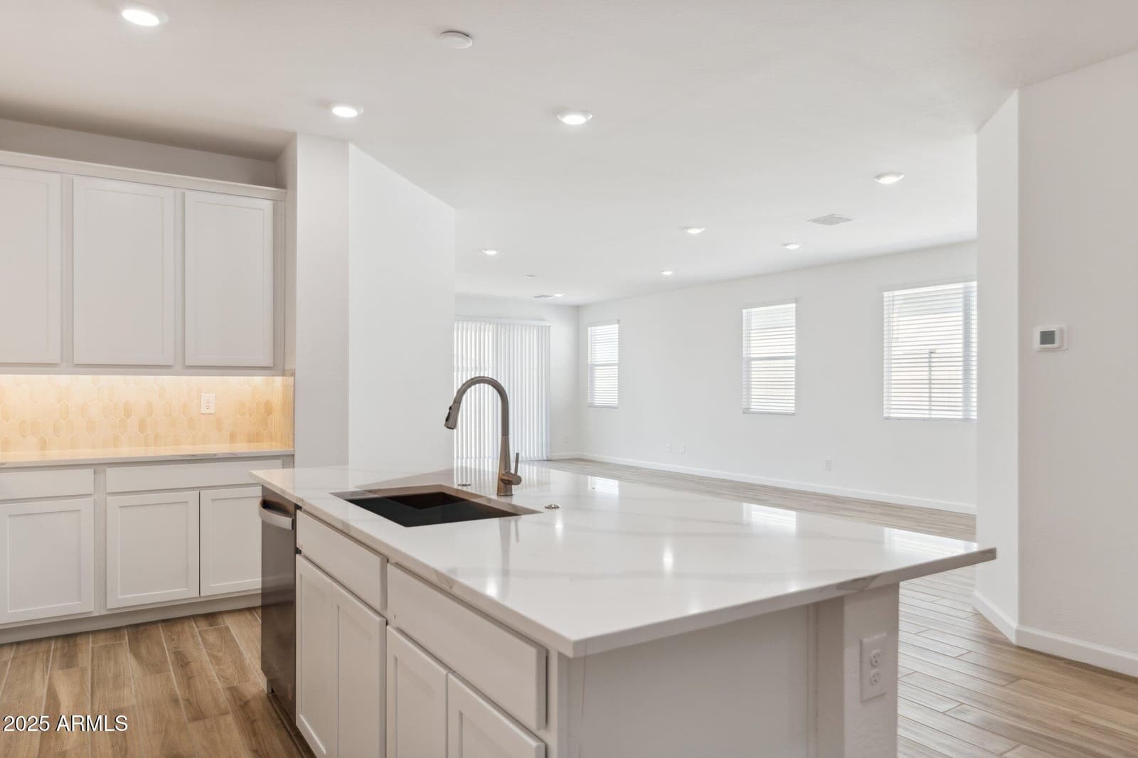 27365 N 69TH Lane, Peoria, AZ 85383 — photo 8 of 31