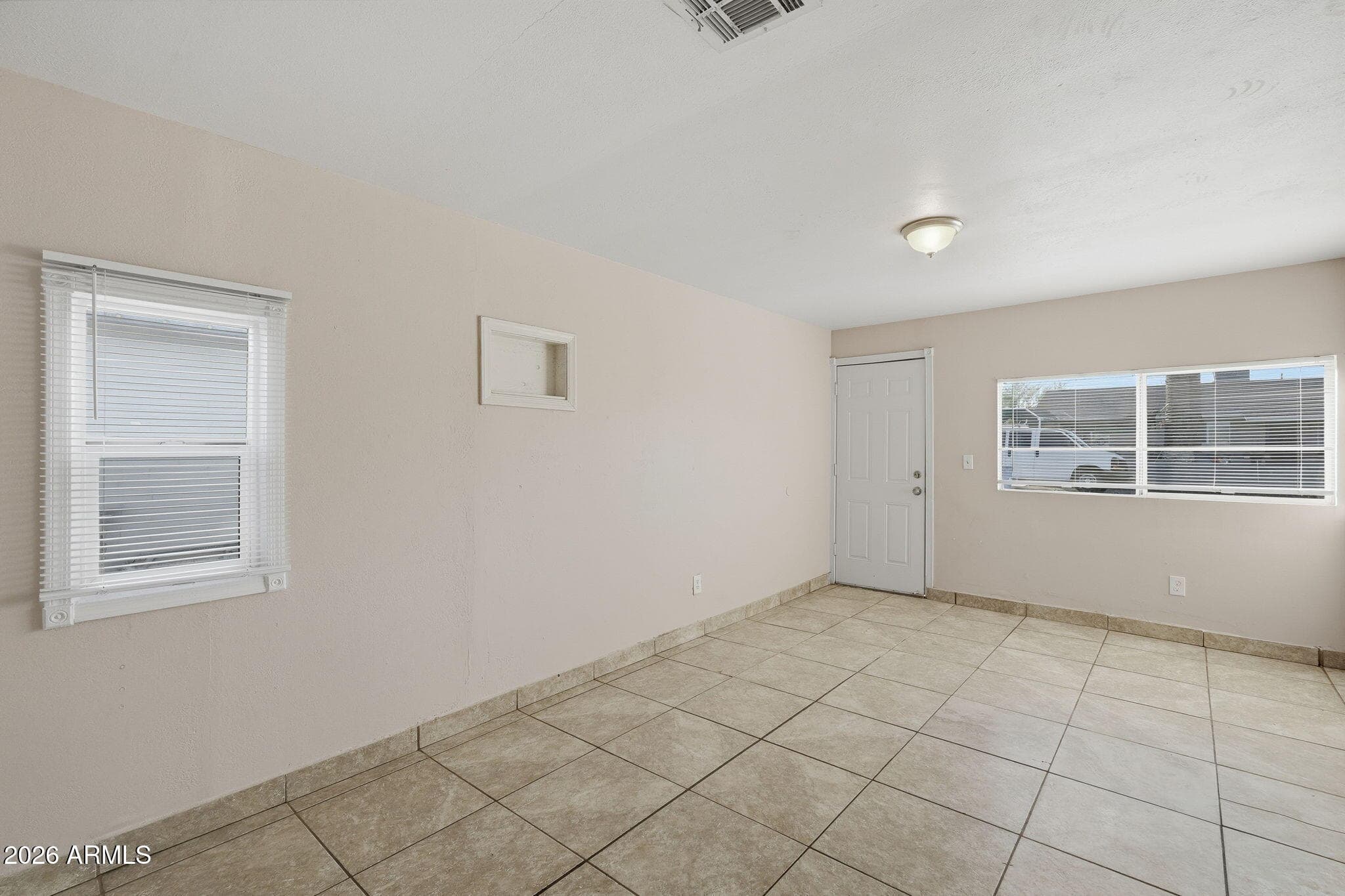 1852 E MOBILE Lane, Phoenix, AZ 85040 — photo 5 of 30