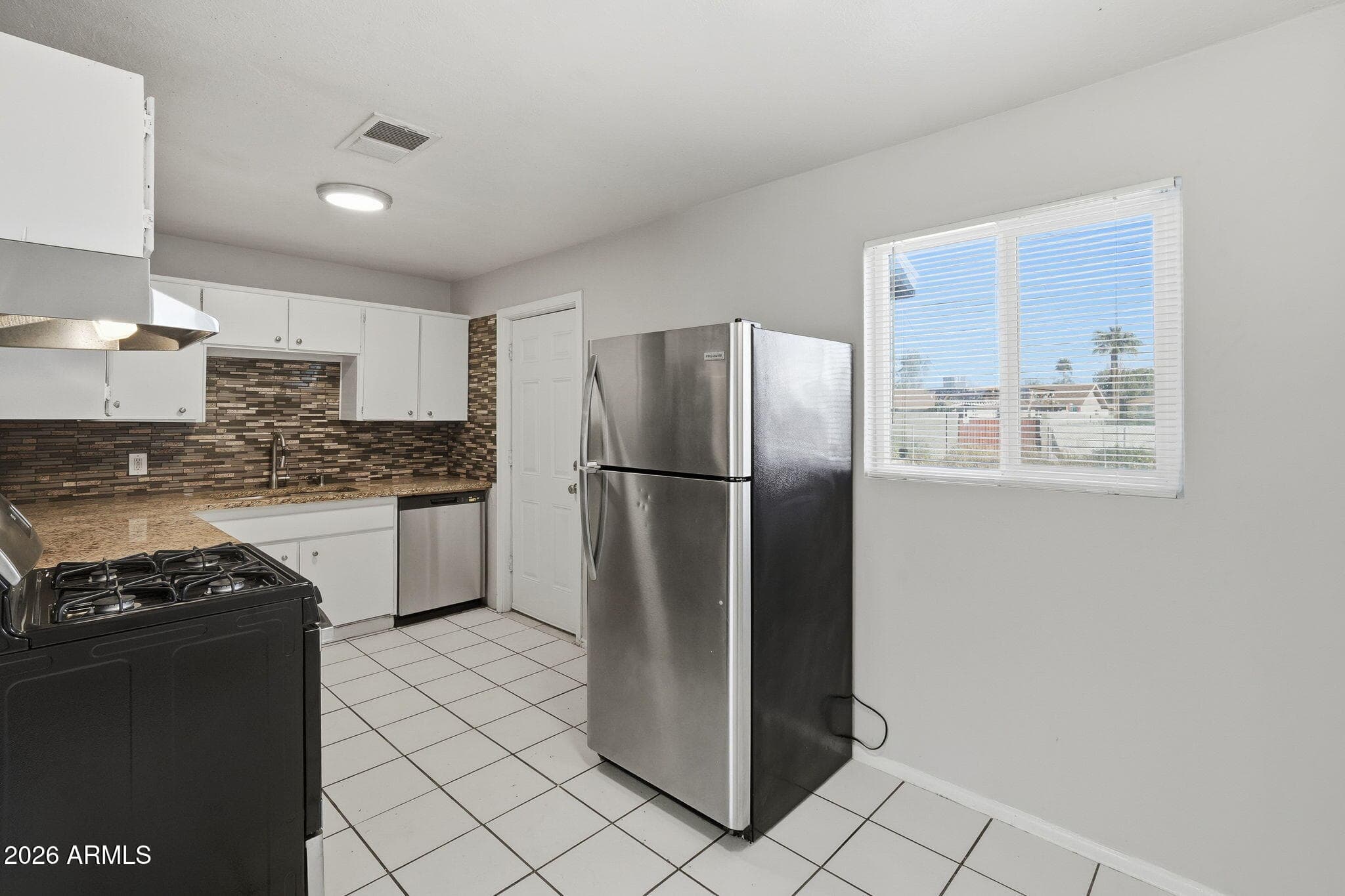 1852 E MOBILE Lane, Phoenix, AZ 85040 — photo 15 of 30