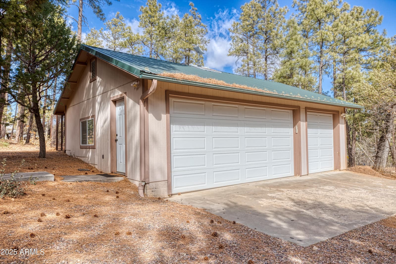 2745 S HIDDEN OAKS Drive, Show Low, AZ 85901 — photo 3 of 45