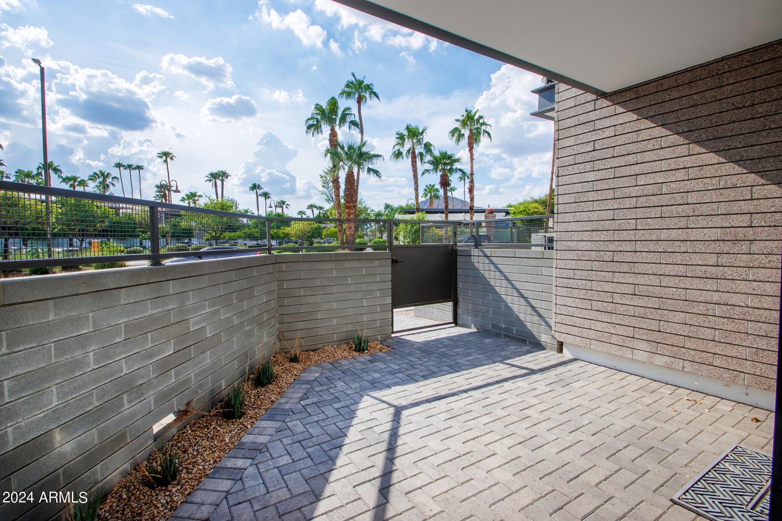 6900 E 1ST Avenue 1, Scottsdale, AZ 85251 — photo 4 of 35