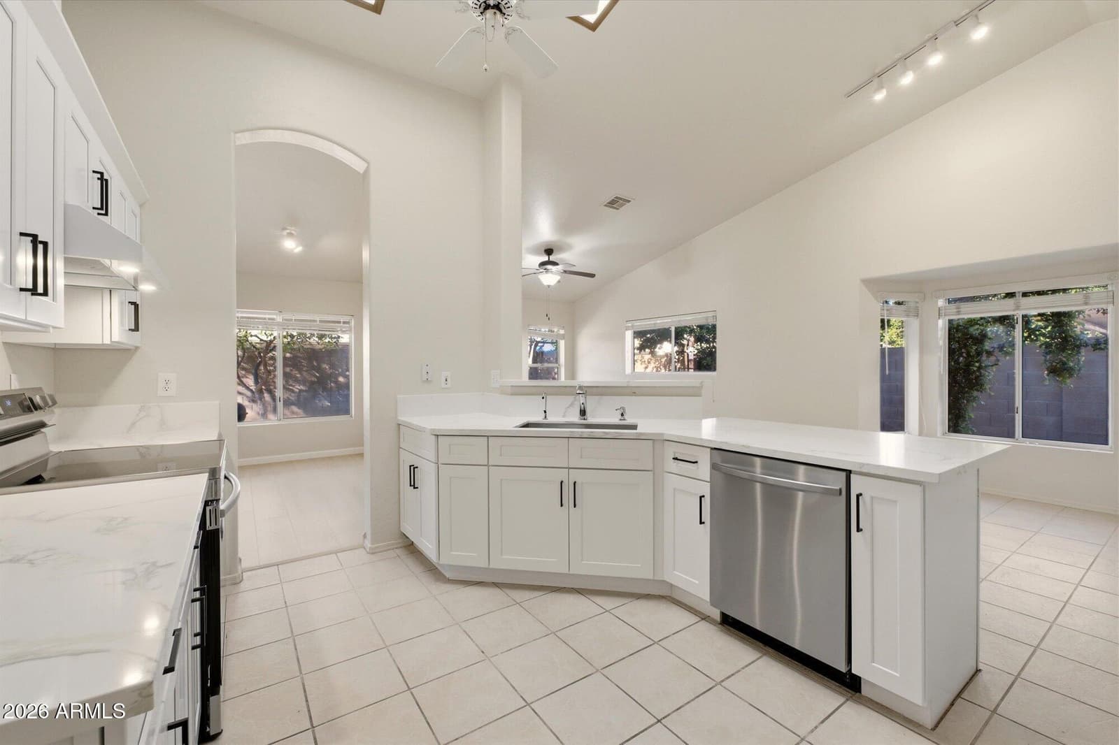 814 E Stanford Avenue, Gilbert, AZ 85234 — photo 5 of 38