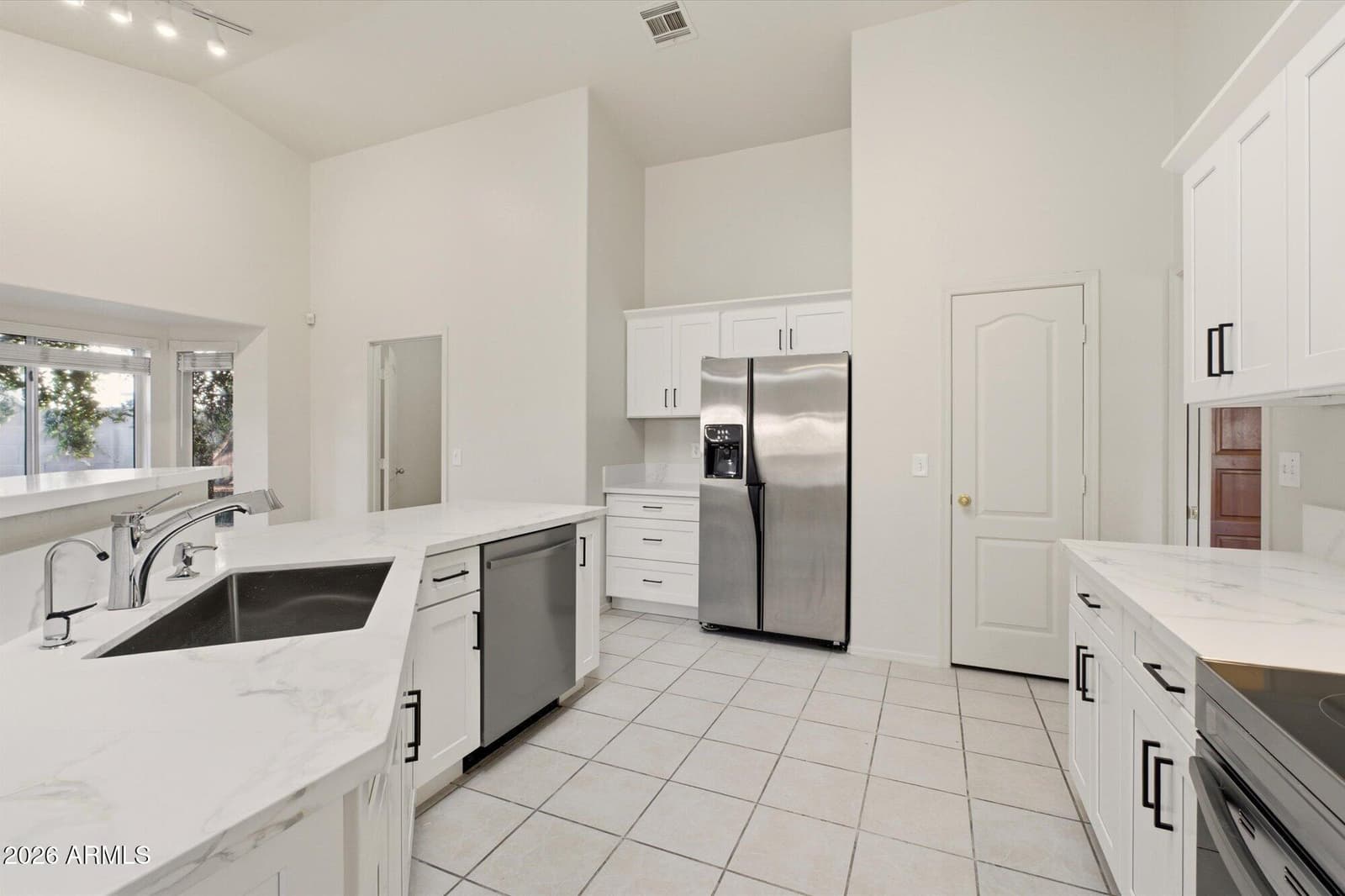 814 E Stanford Avenue, Gilbert, AZ 85234 — photo 3 of 38