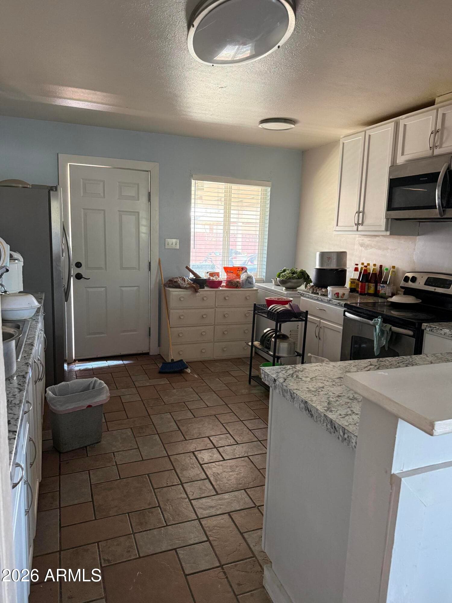 3725 W KEIM Drive, Phoenix, AZ 85019 — photo 6 of 18