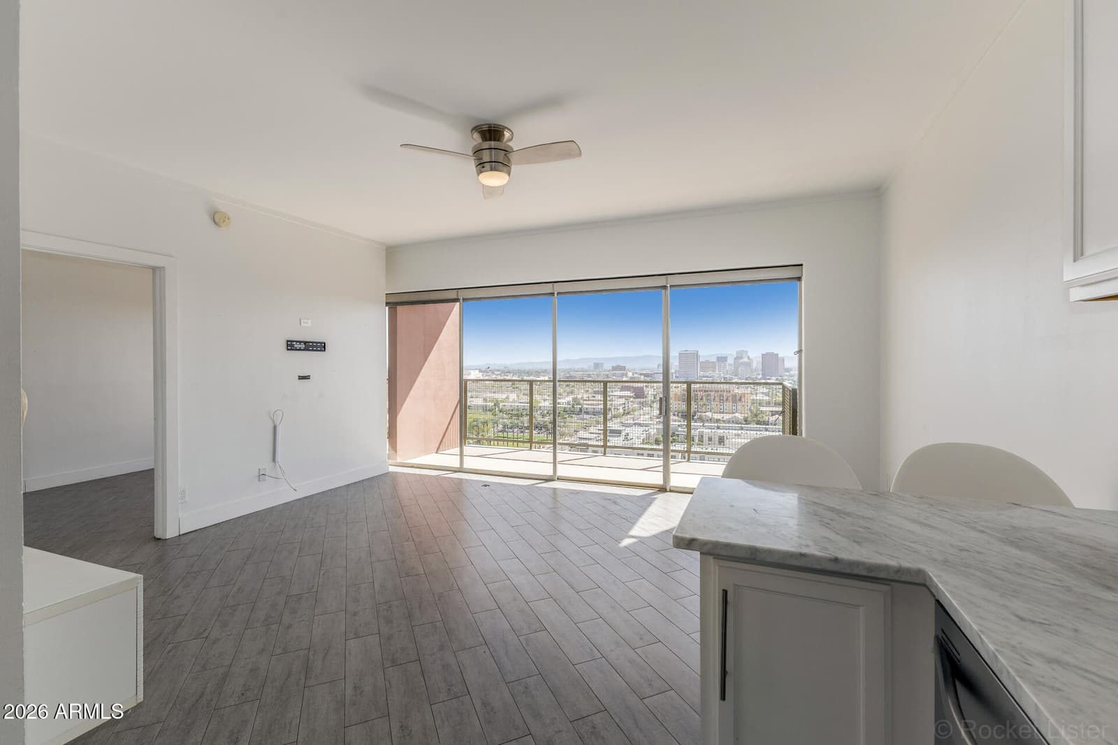 4750 N CENTRAL Avenue E16, Phoenix, AZ 85012 — photo 5 of 29