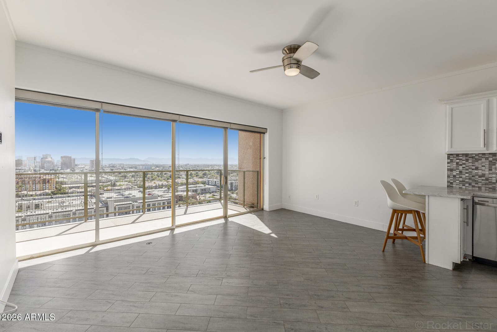 4750 N CENTRAL Avenue E16, Phoenix, AZ 85012 — photo 3 of 29