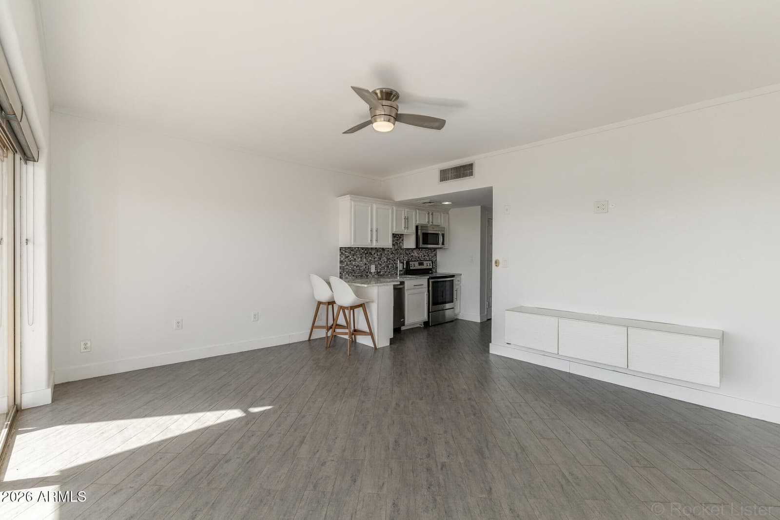 4750 N CENTRAL Avenue E16, Phoenix, AZ 85012 — photo 7 of 29