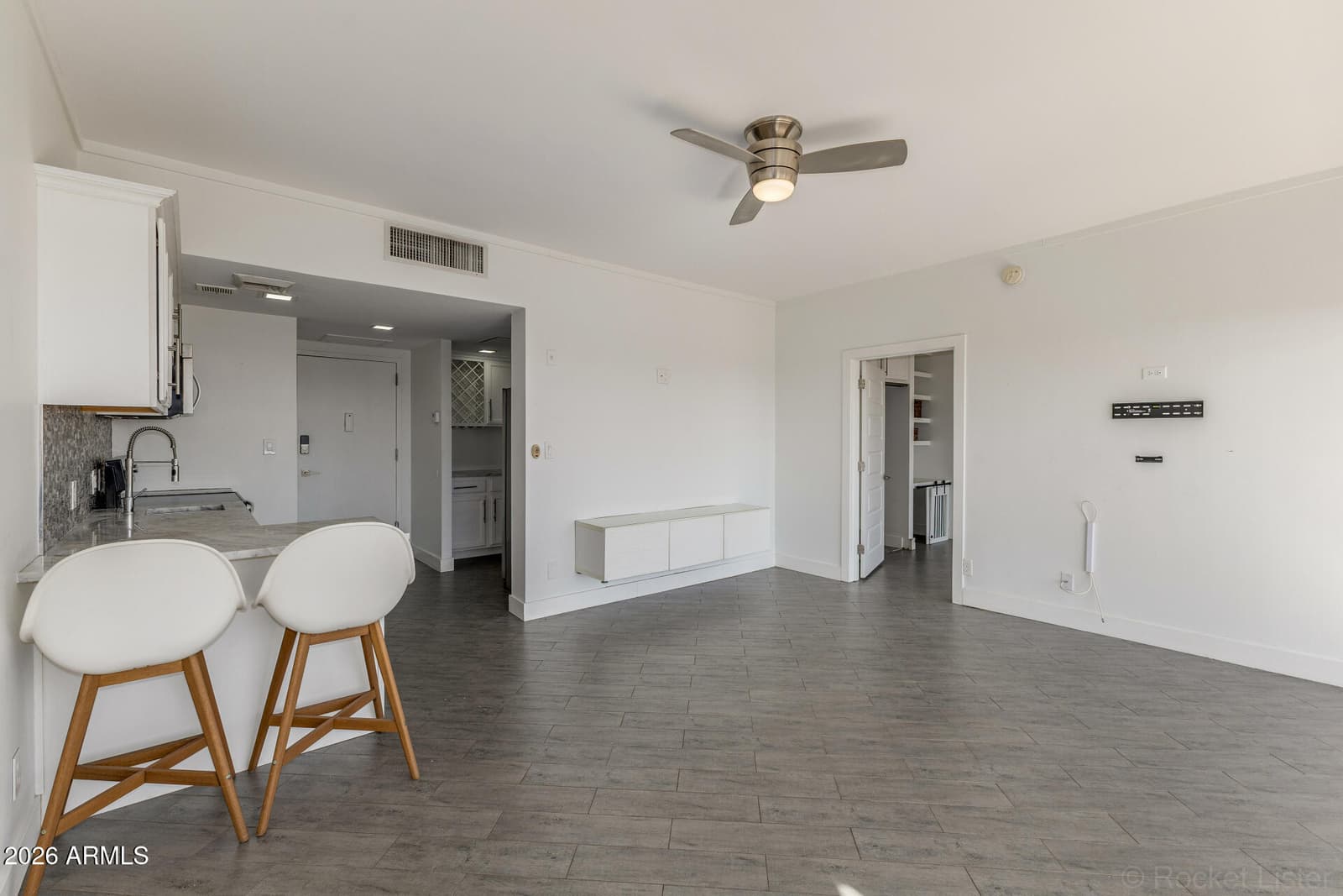 4750 N CENTRAL Avenue E16, Phoenix, AZ 85012 — photo 6 of 29