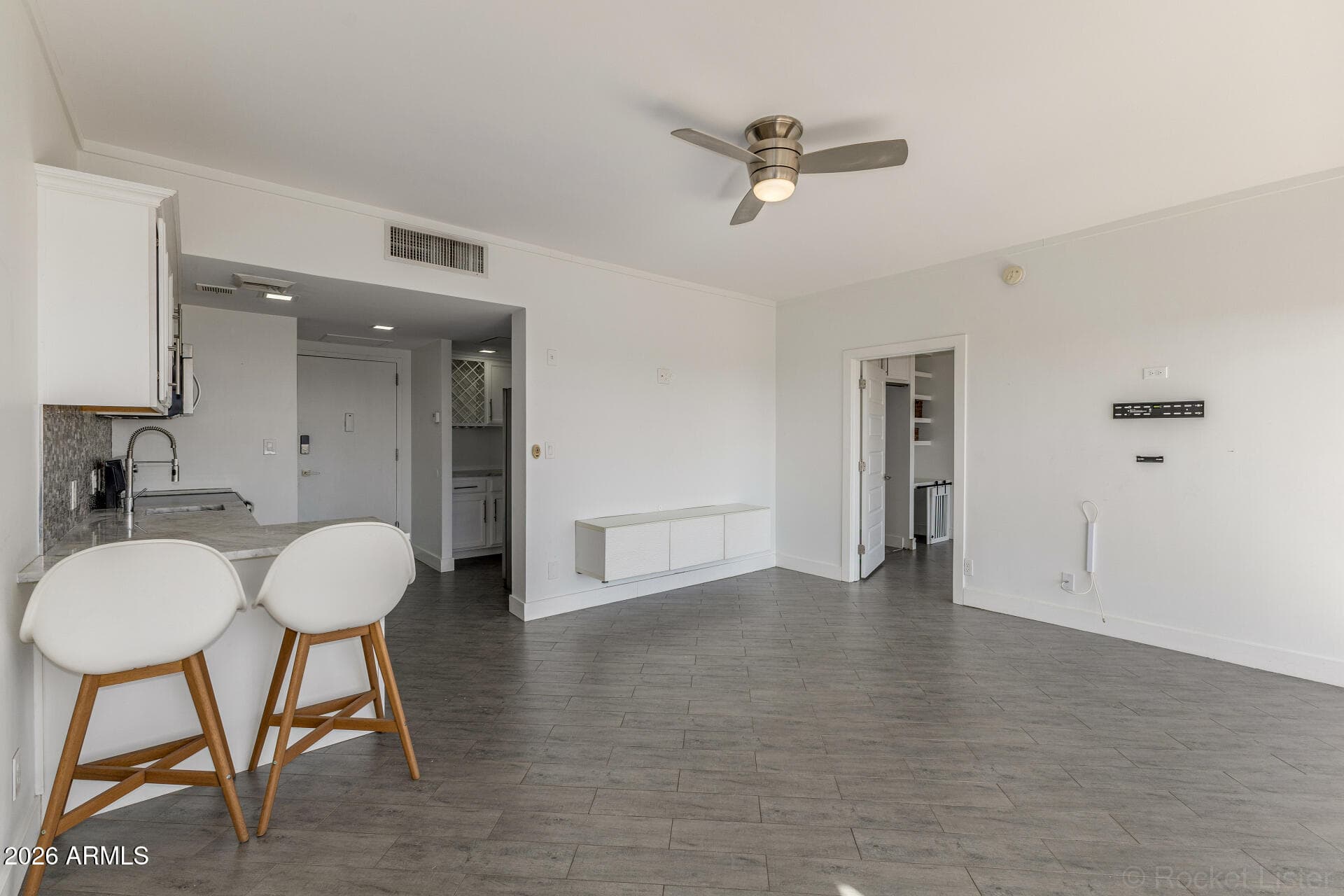 4750 N CENTRAL Avenue E16, Phoenix, AZ 85012 — photo 6 of 29