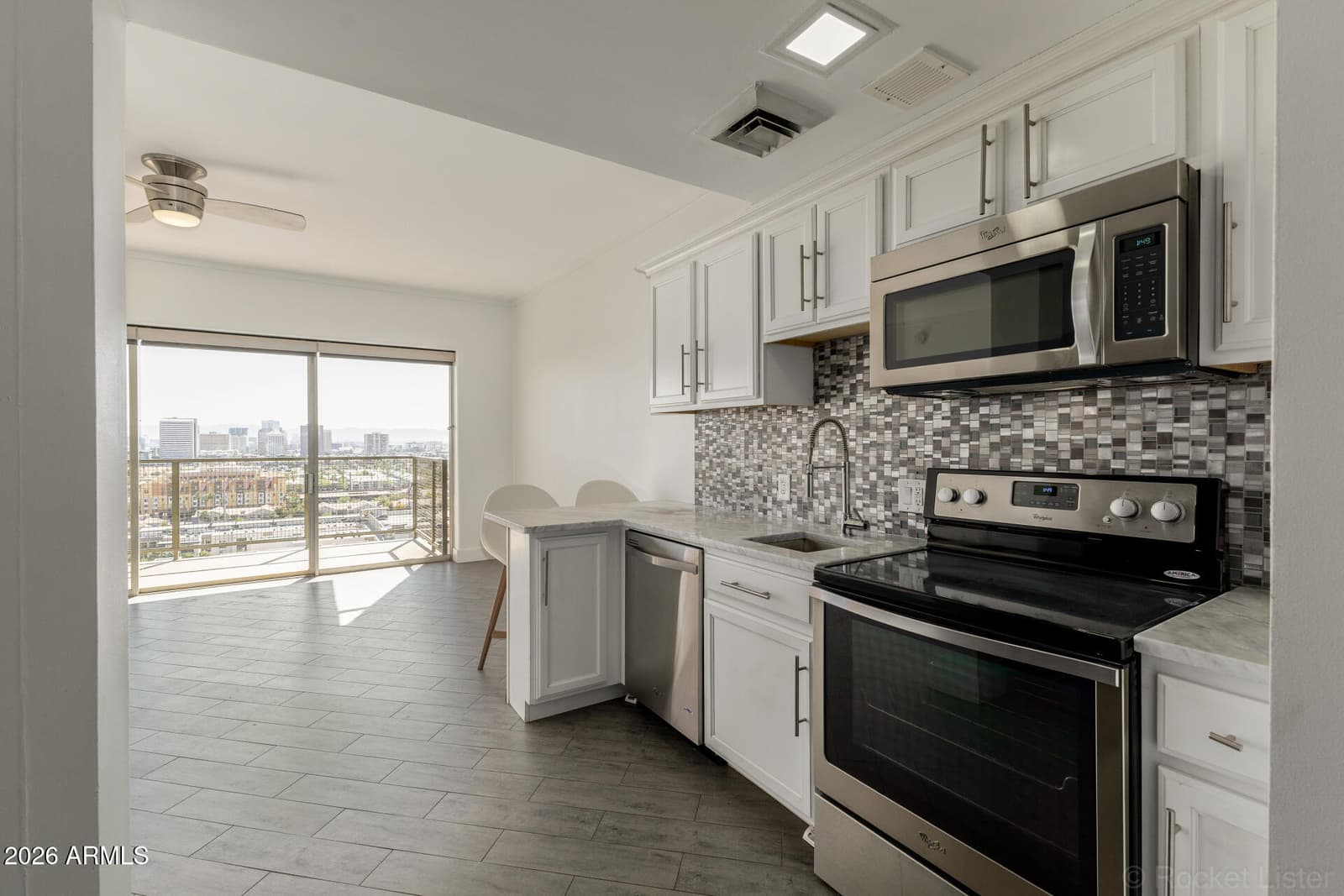 4750 N CENTRAL Avenue E16, Phoenix, AZ 85012 — photo 9 of 29