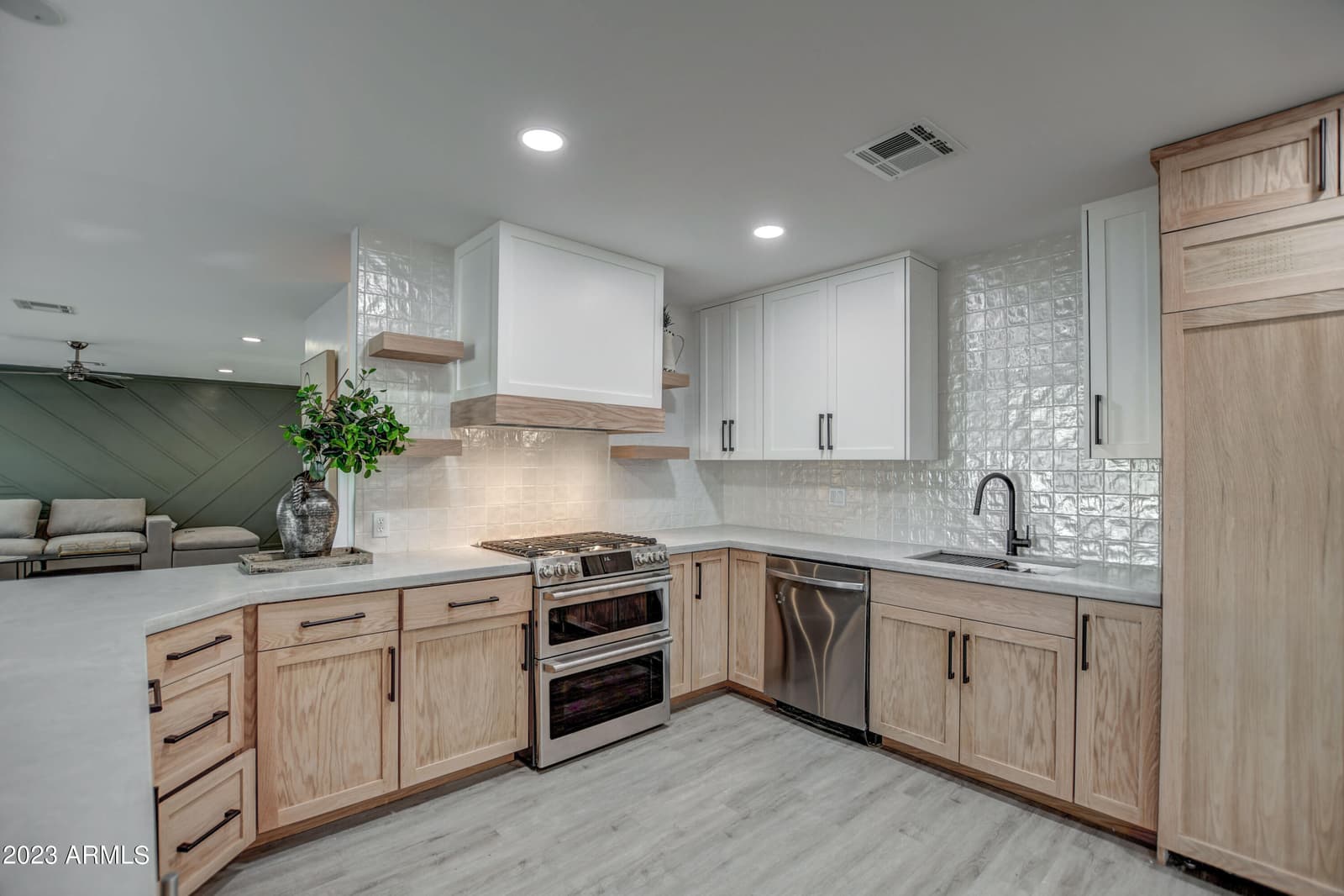 8349 E COLUMBUS Avenue, Scottsdale, AZ 85251 — photo 11 of 56