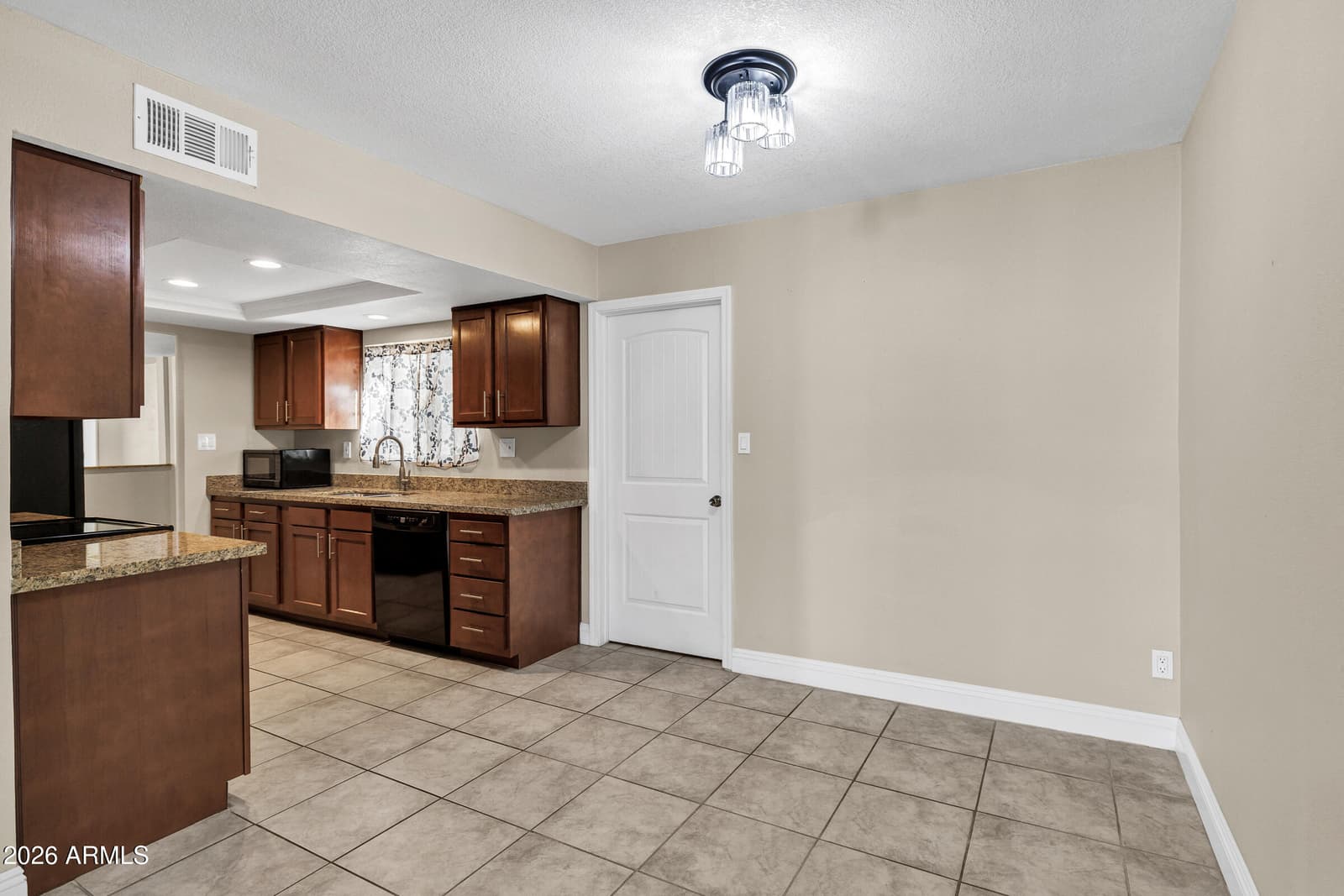 6816 N 29TH Lane, Phoenix, AZ 85017 — photo 12 of 28
