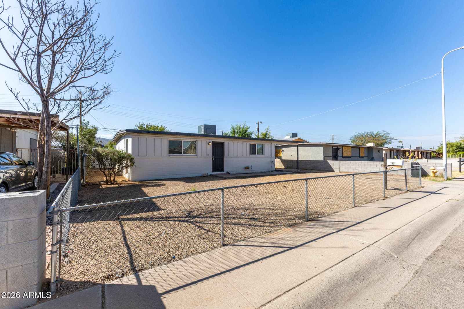 2301 E LYNNE Lane, Phoenix, AZ 85042 — photo 3 of 17