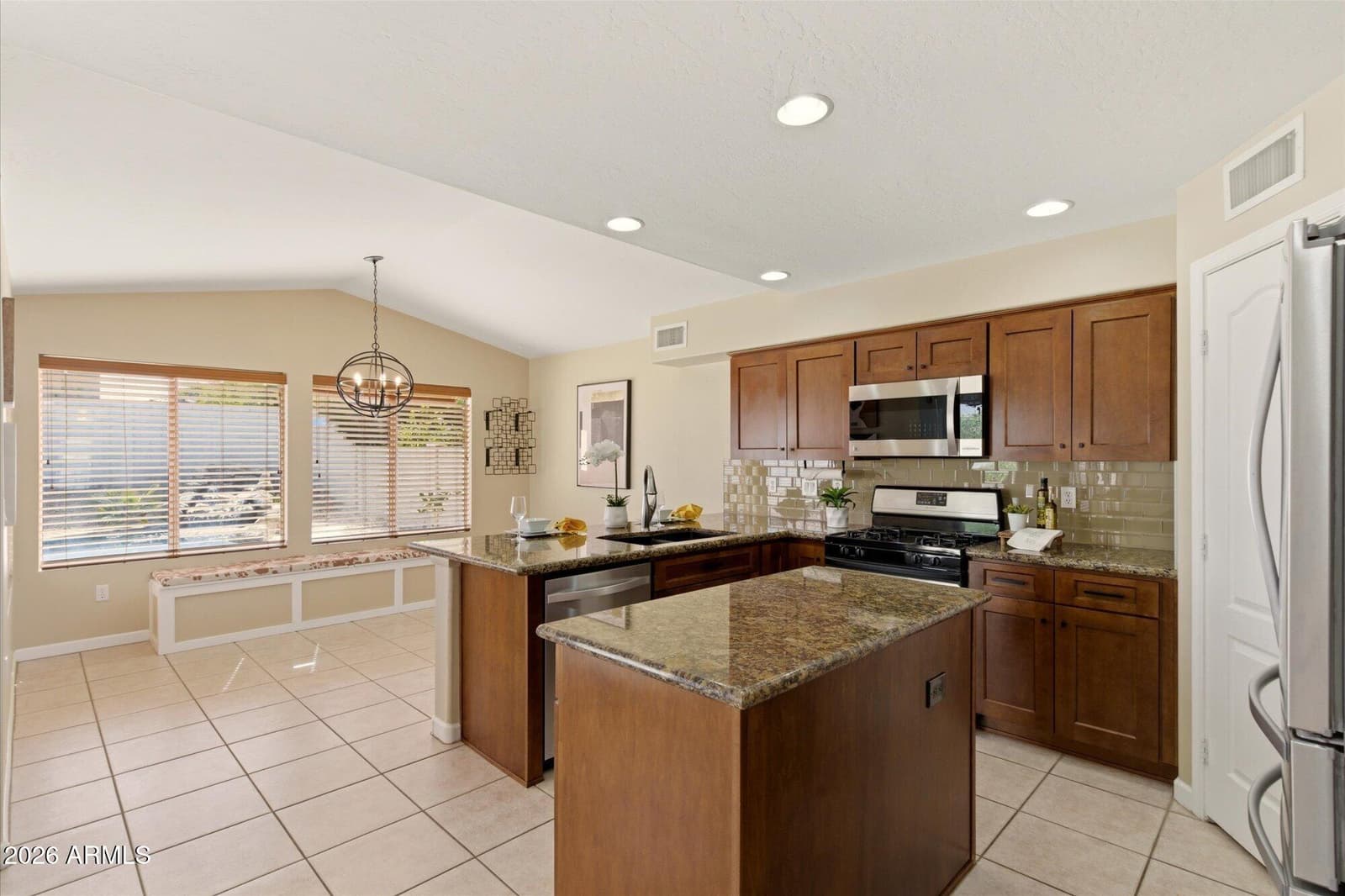 1723 E Blackhawk Drive E, Phoenix, AZ 85024 — photo 5 of 33