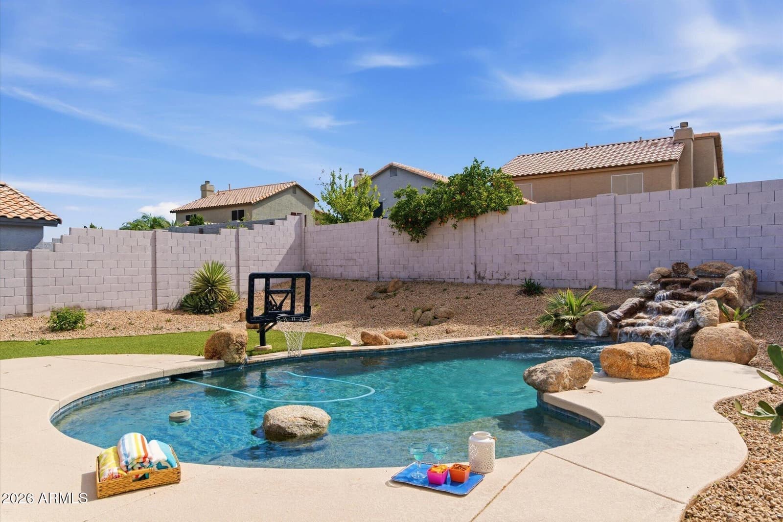 1723 E Blackhawk Drive E, Phoenix, AZ 85024 — photo 1 of 33
