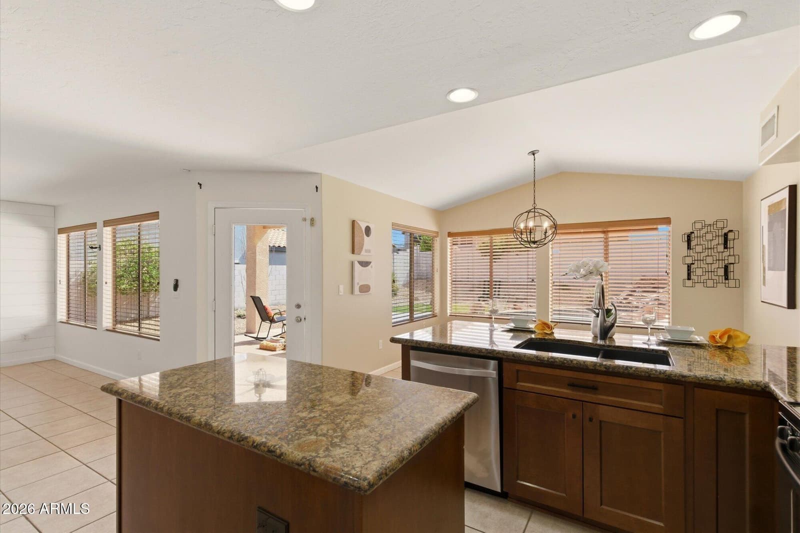 1723 E Blackhawk Drive E, Phoenix, AZ 85024 — photo 8 of 33