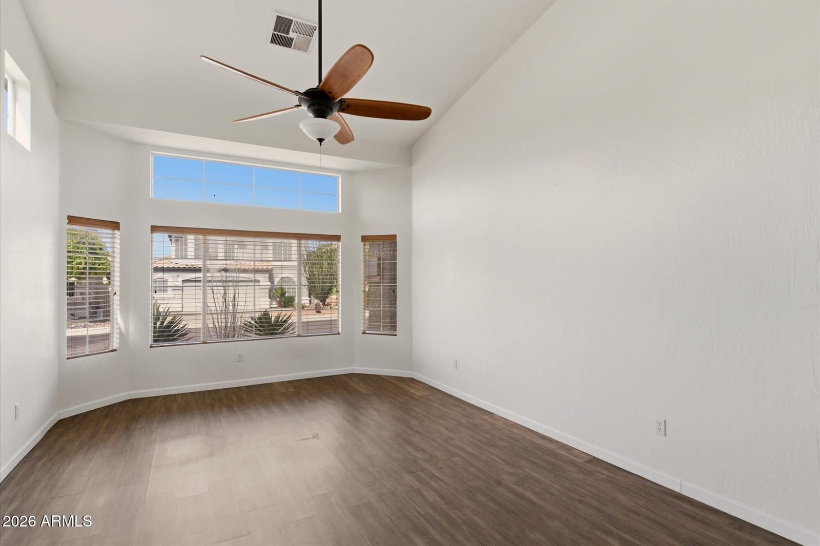 1723 E Blackhawk Drive E, Phoenix, AZ 85024 — photo 10 of 33