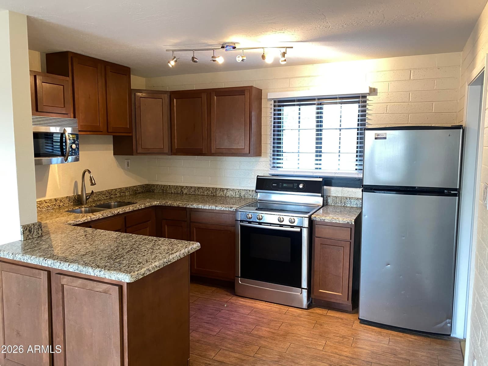 925 E HENRY Street, Tempe, AZ 85288 — photo 2 of 20