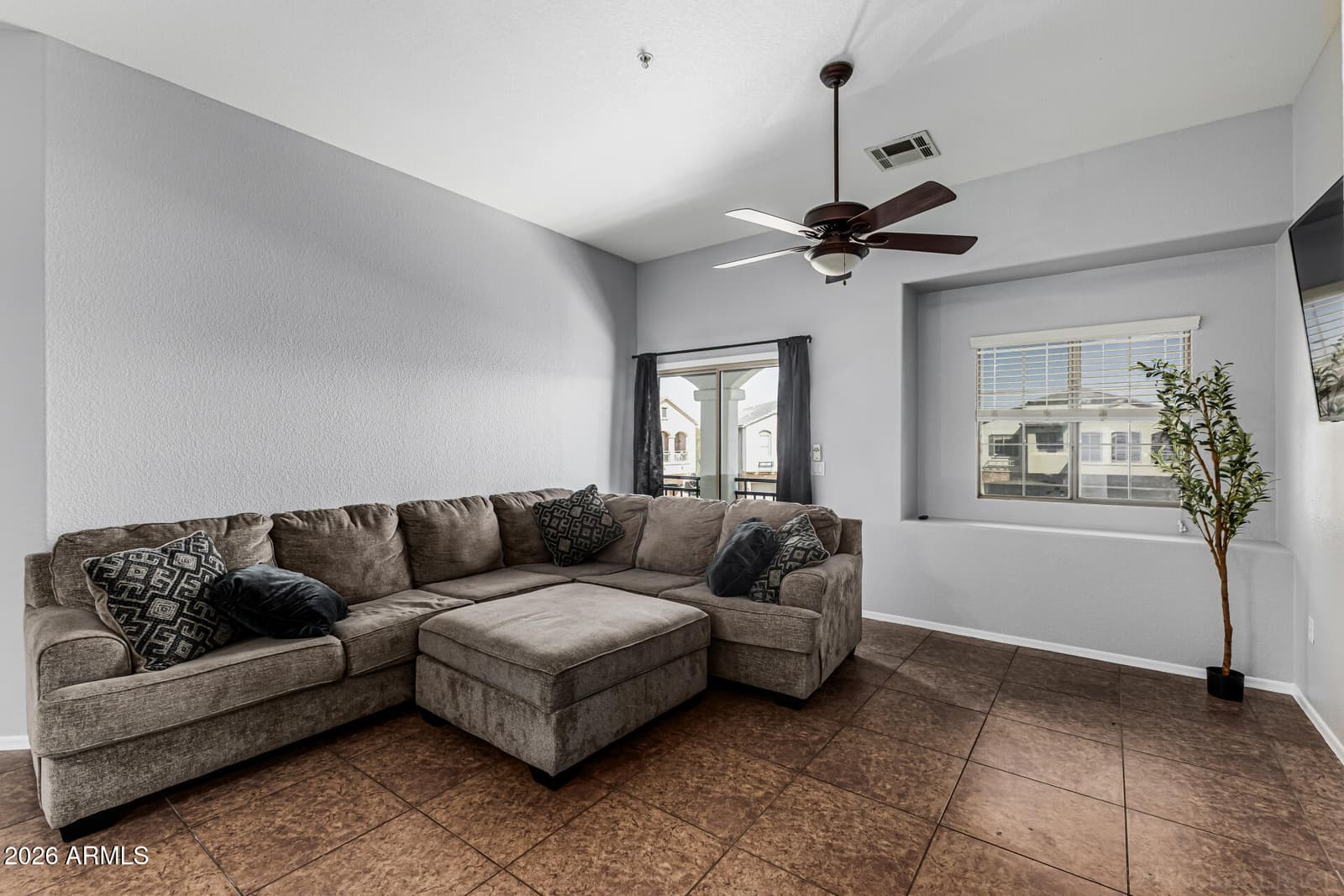 462 N 168TH Lane, Goodyear, AZ 85338 — photo 3 of 32