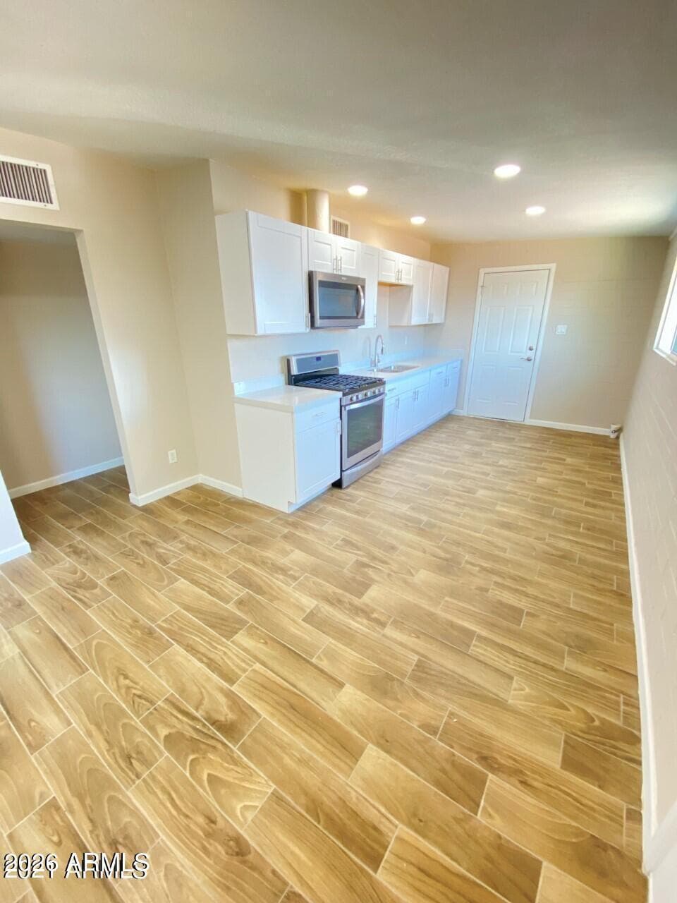 2301 E LYNNE Lane, Phoenix, AZ 85042 — photo 7 of 17