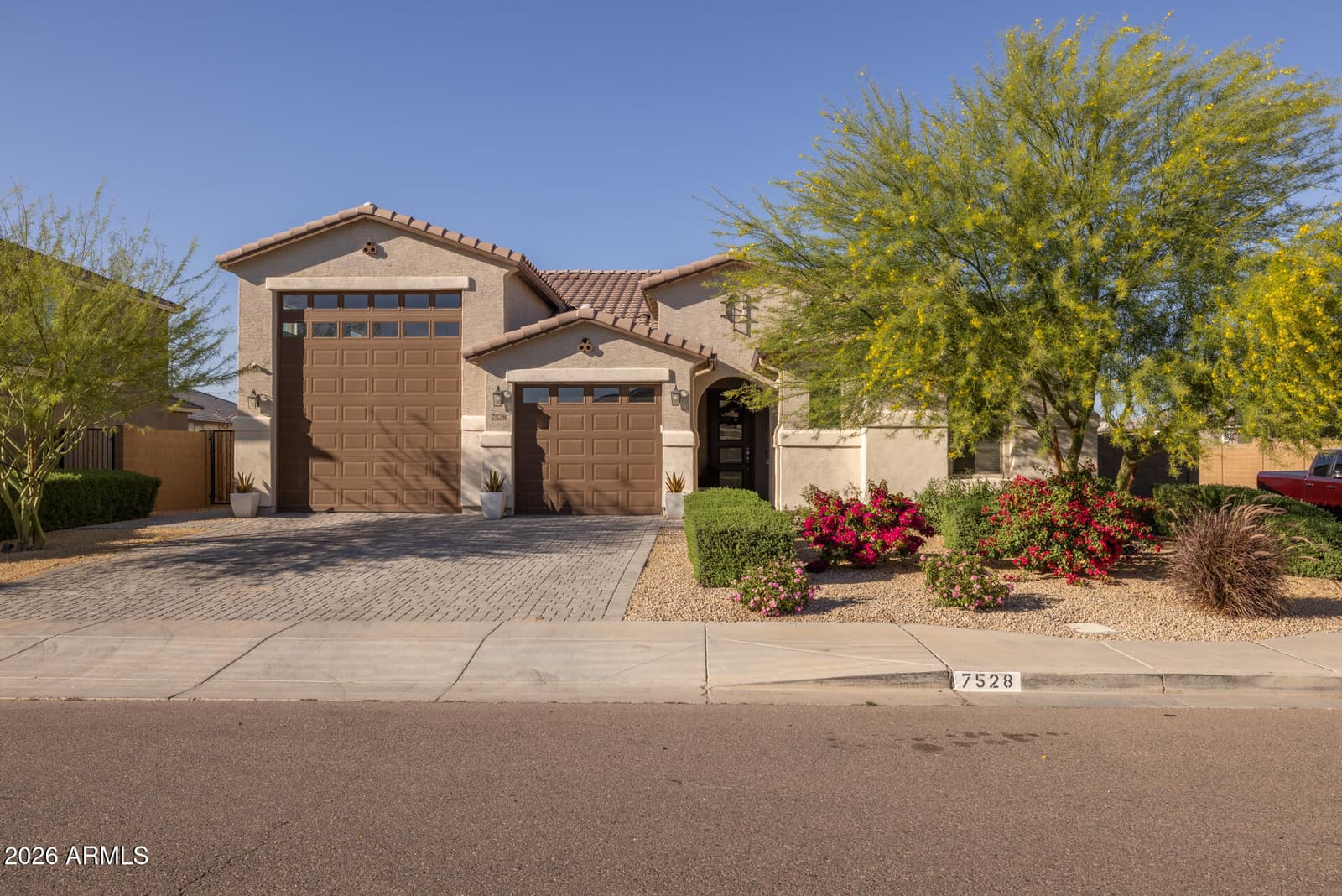 7528 W ODEUM Lane, Phoenix, AZ 85043 — photo 1 of 47