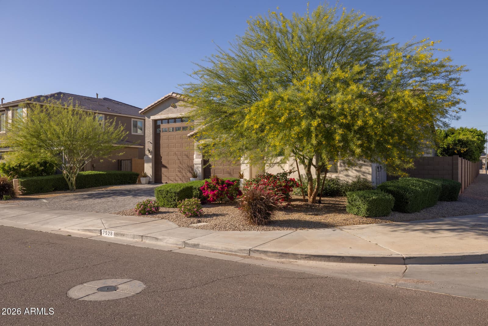7528 W ODEUM Lane, Phoenix, AZ 85043 — photo 2 of 47