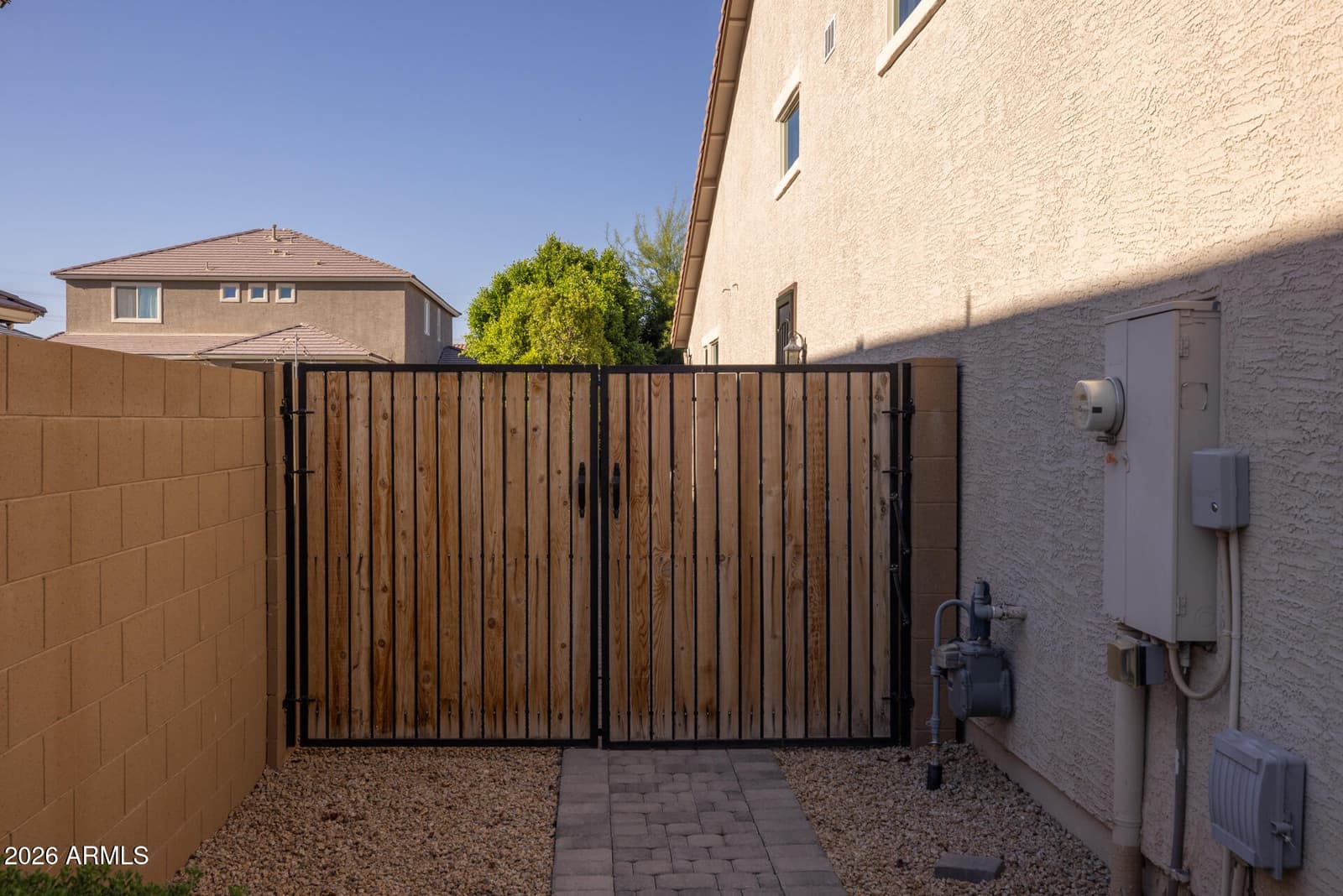 7528 W ODEUM Lane, Phoenix, AZ 85043 — photo 4 of 47