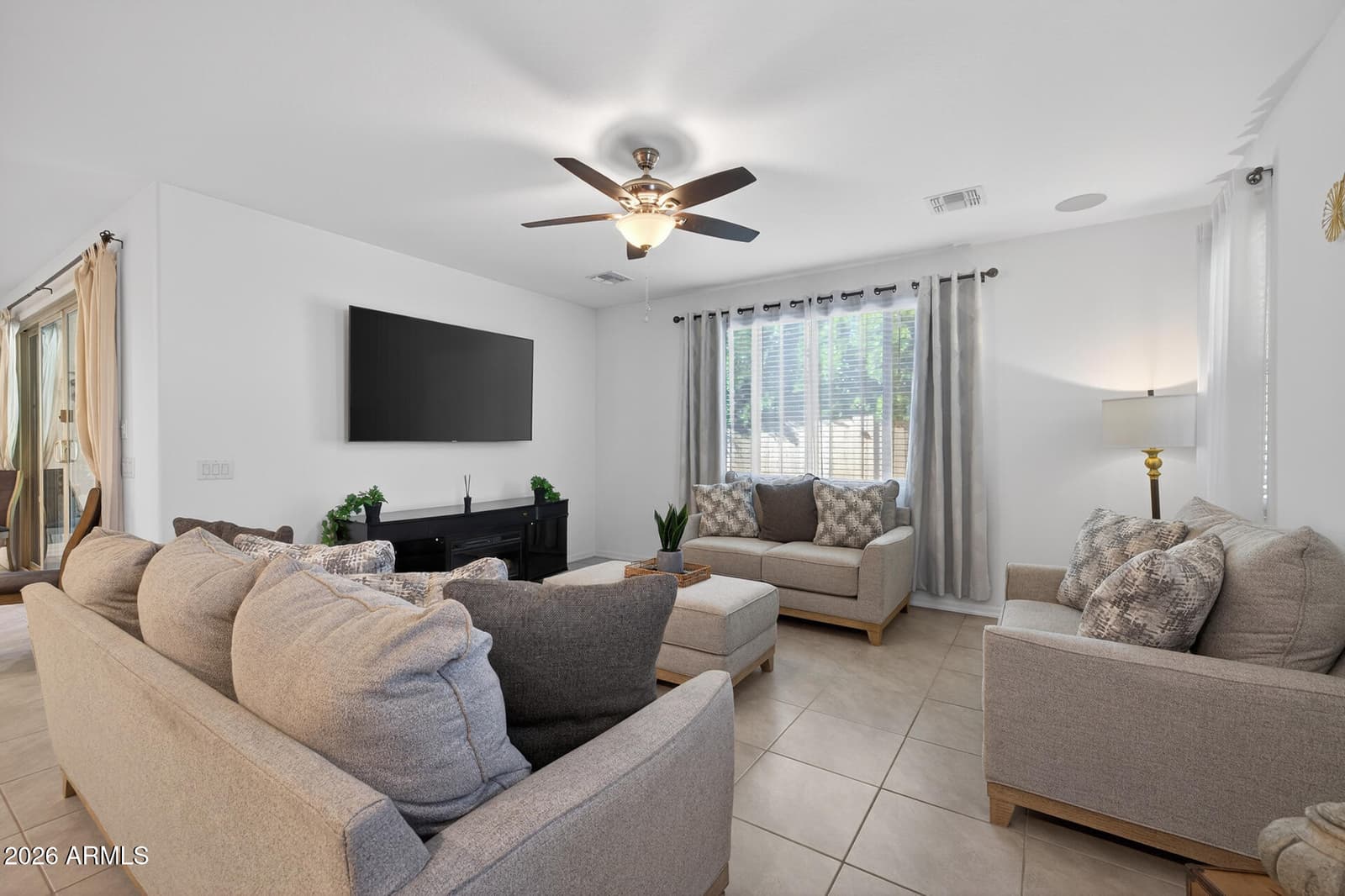7528 W ODEUM Lane, Phoenix, AZ 85043 — photo 5 of 47