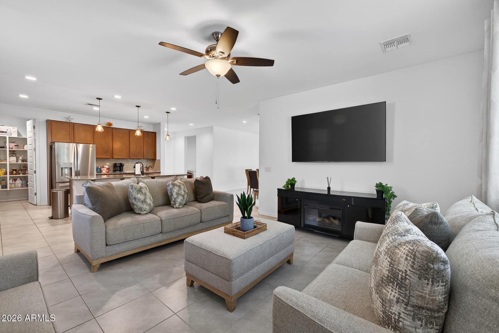 7528 W ODEUM Lane, Phoenix, AZ 85043 — photo 8 of 47