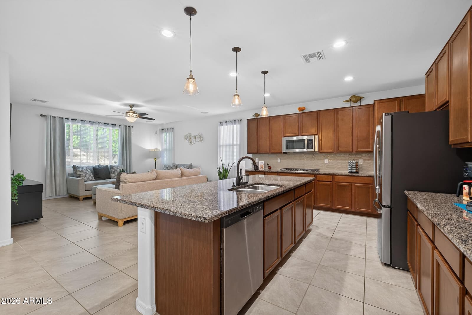 7528 W ODEUM Lane, Phoenix, AZ 85043 — photo 10 of 47
