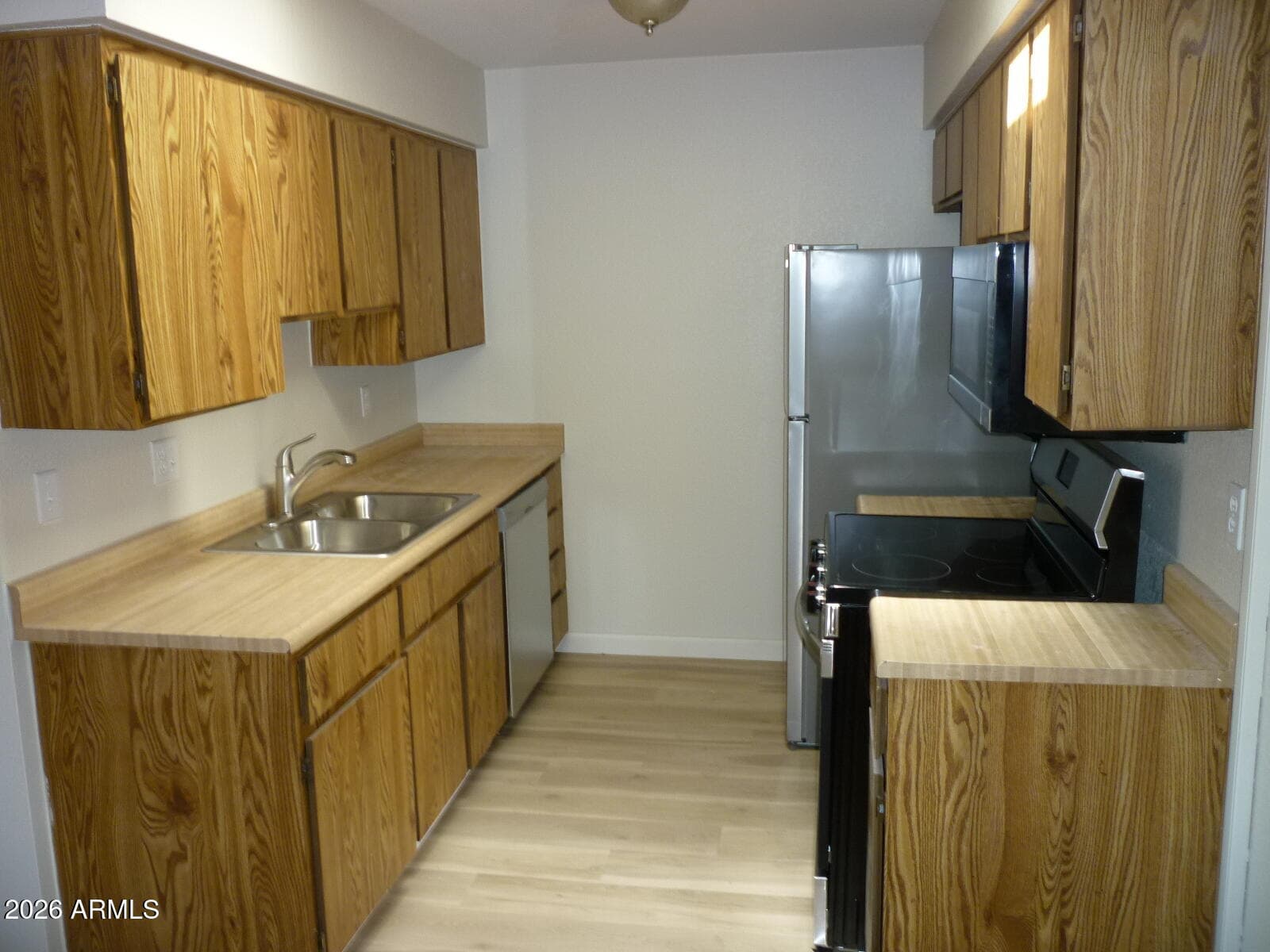 408 W BLACKHAWK Drive 2, Phoenix, AZ 85027 — photo 3 of 11