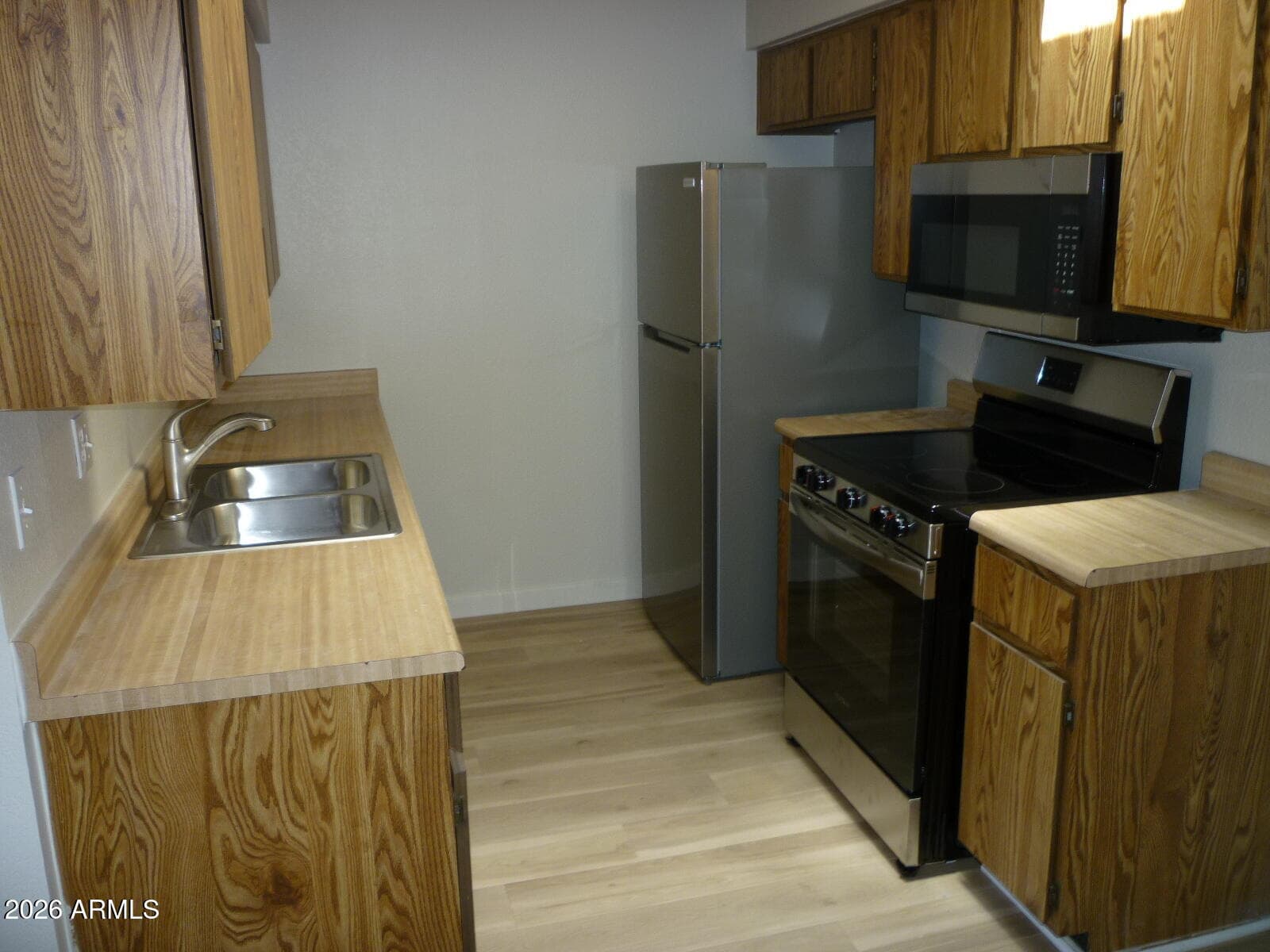 408 W BLACKHAWK Drive 2, Phoenix, AZ 85027 — photo 4 of 11