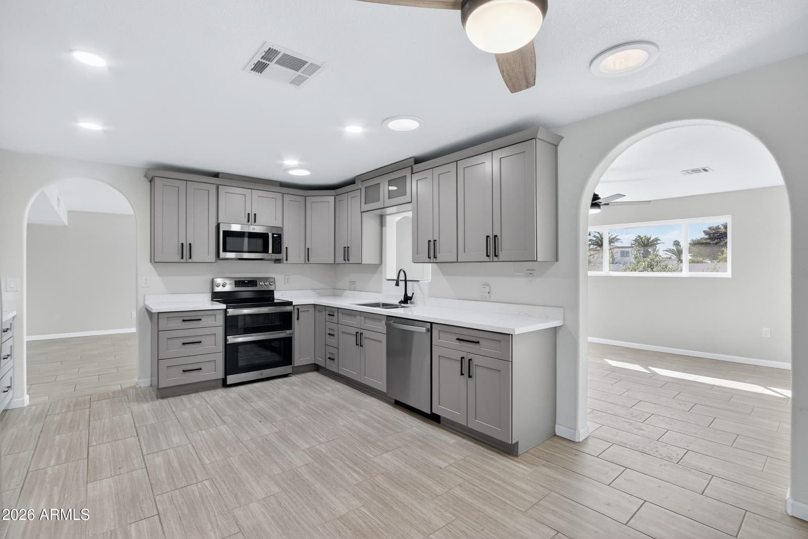 25608 S PINEWOOD Drive, Sun Lakes, AZ 85248 — photo 5 of 46