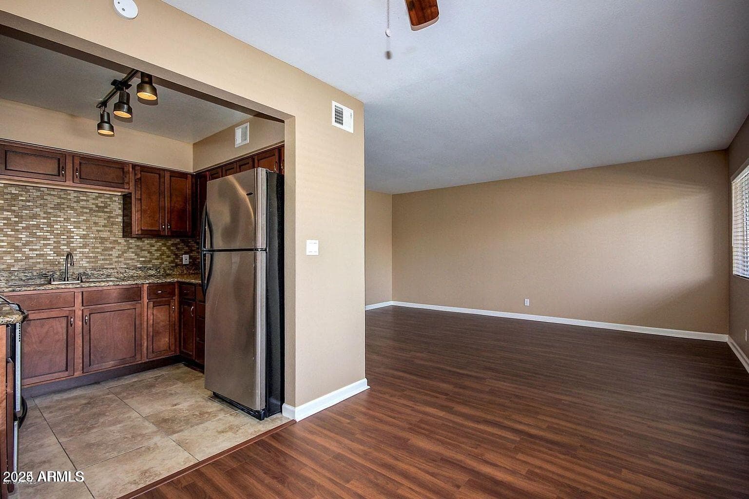 1702 W TUCKEY Lane 111, Phoenix, AZ 85015 — photo 5 of 18